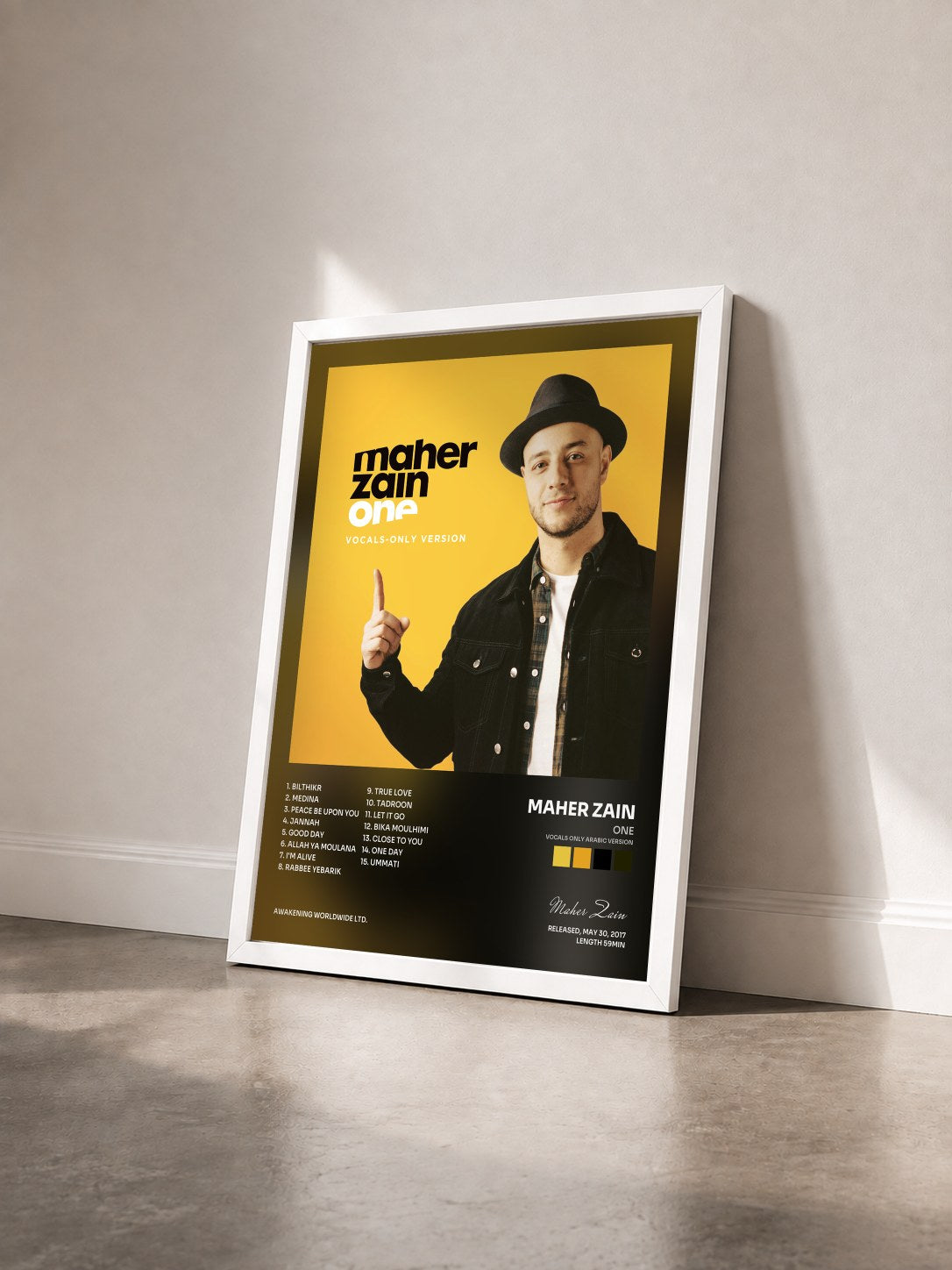 #blanc Tableau de l'album One (Vocals Only Arabic Version) de Maher Zain vu de trois quarts, cadre blanc