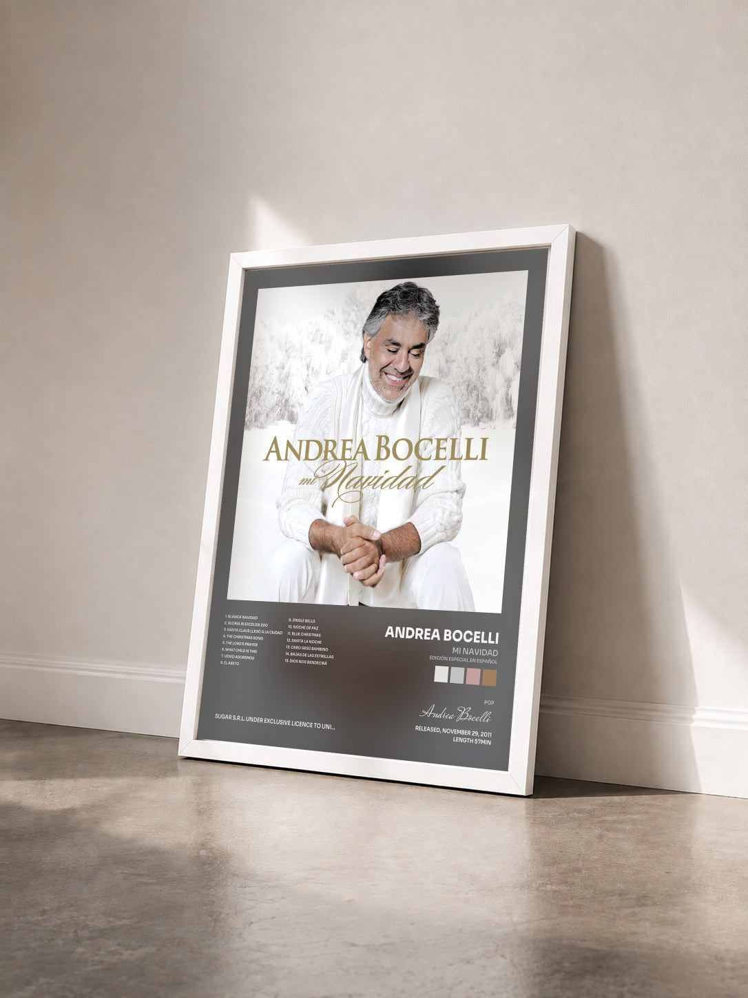 #blanc Tableau de l'album Mi Navidad (Edición Especial En Español) de Andrea Bocelli vu de trois quarts, cadre blanc