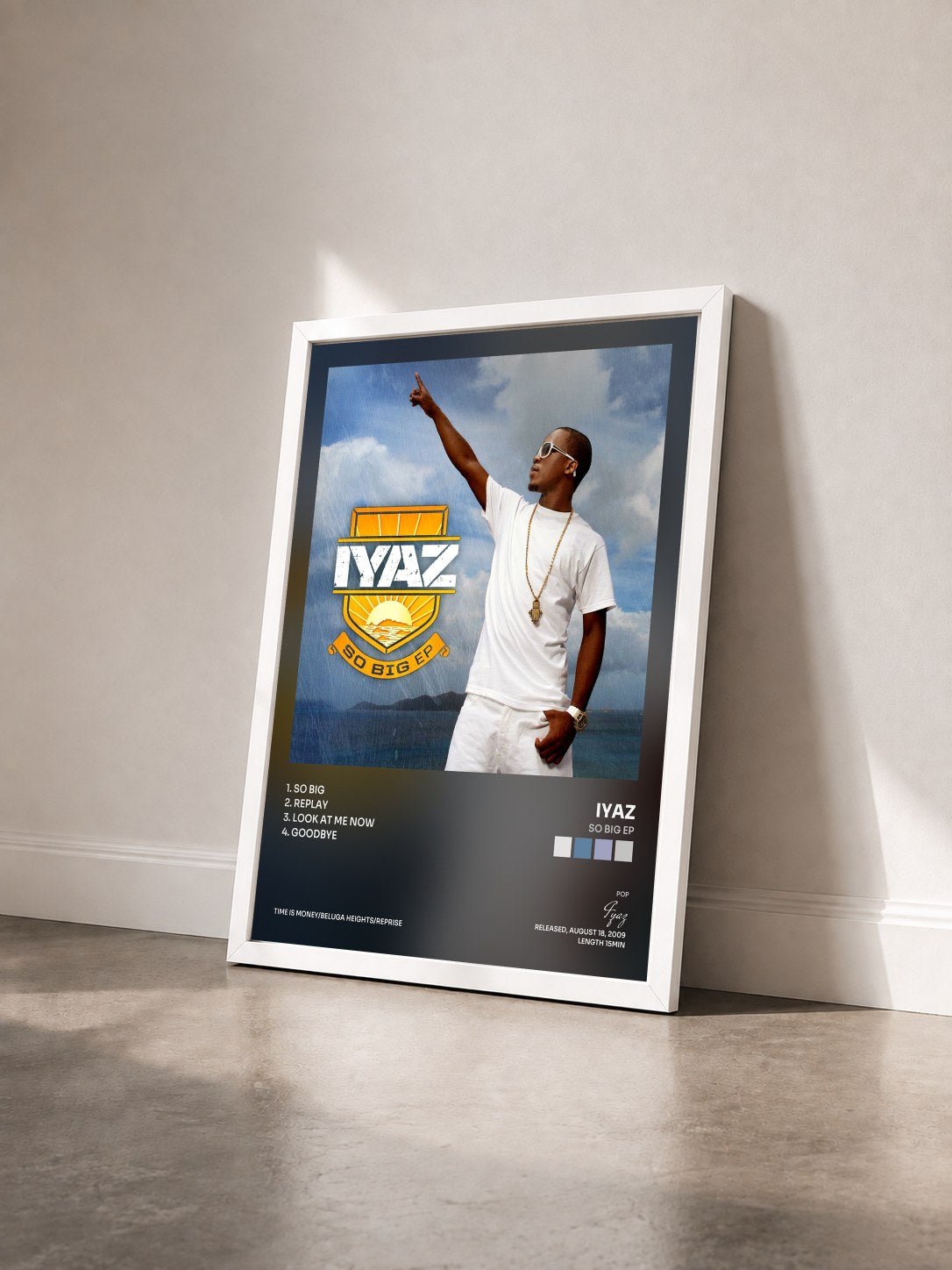 #blanc Tableau de l'album So Big EP de Iyaz vu de trois quarts, cadre blanc