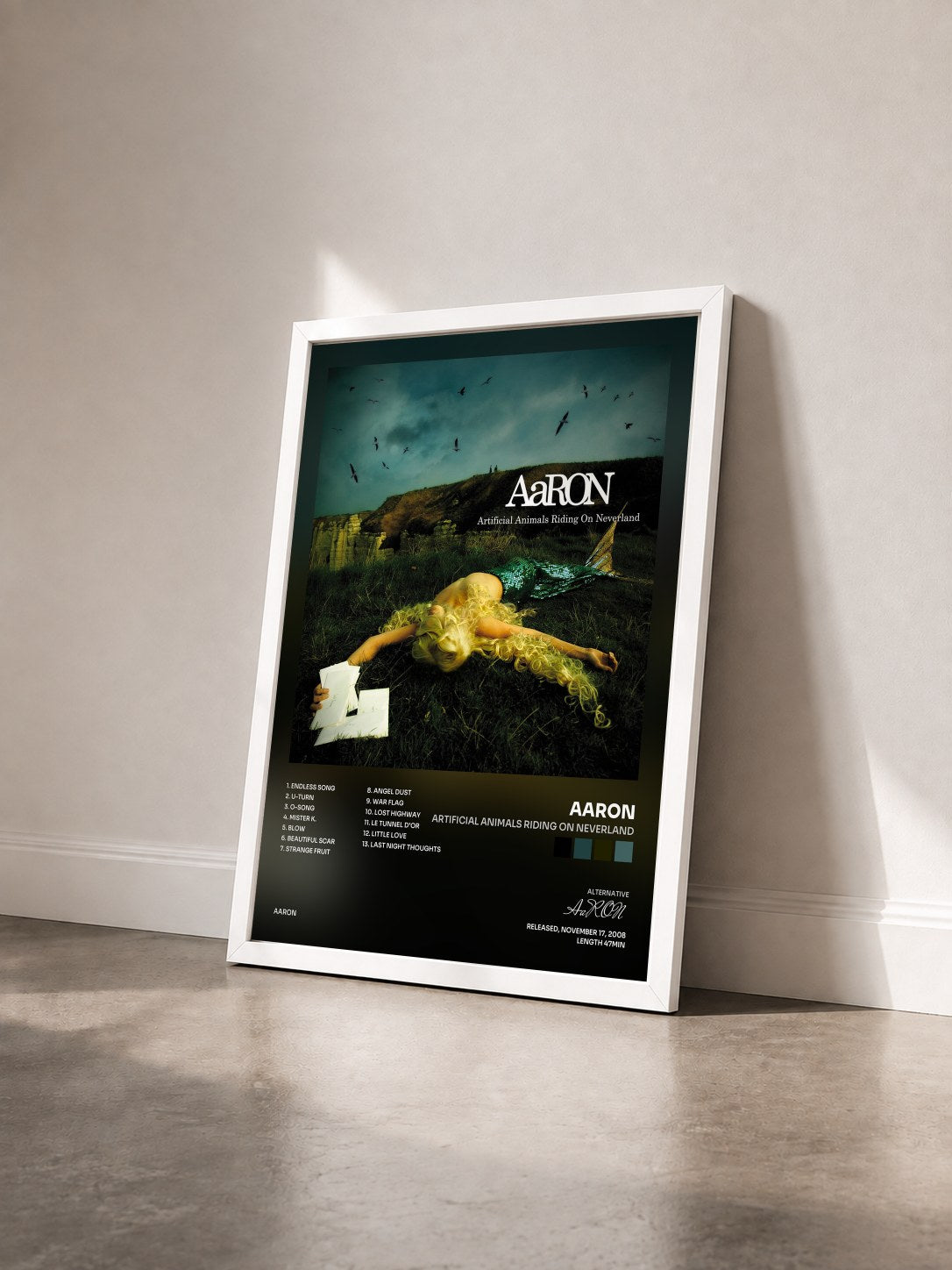 #blanc Tableau de l'album Artificial Animals Riding on Neverland de AaRON vu de trois quarts, cadre blanc