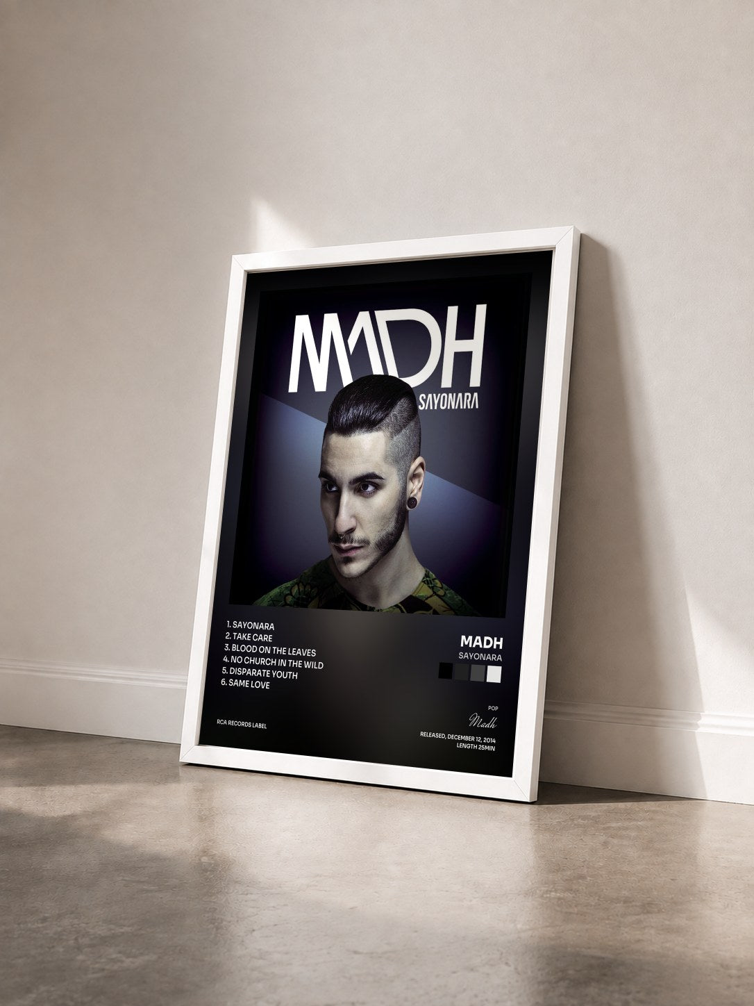 #blanc Tableau de l'album Sayonara de Madh vu de trois quarts, cadre blanc