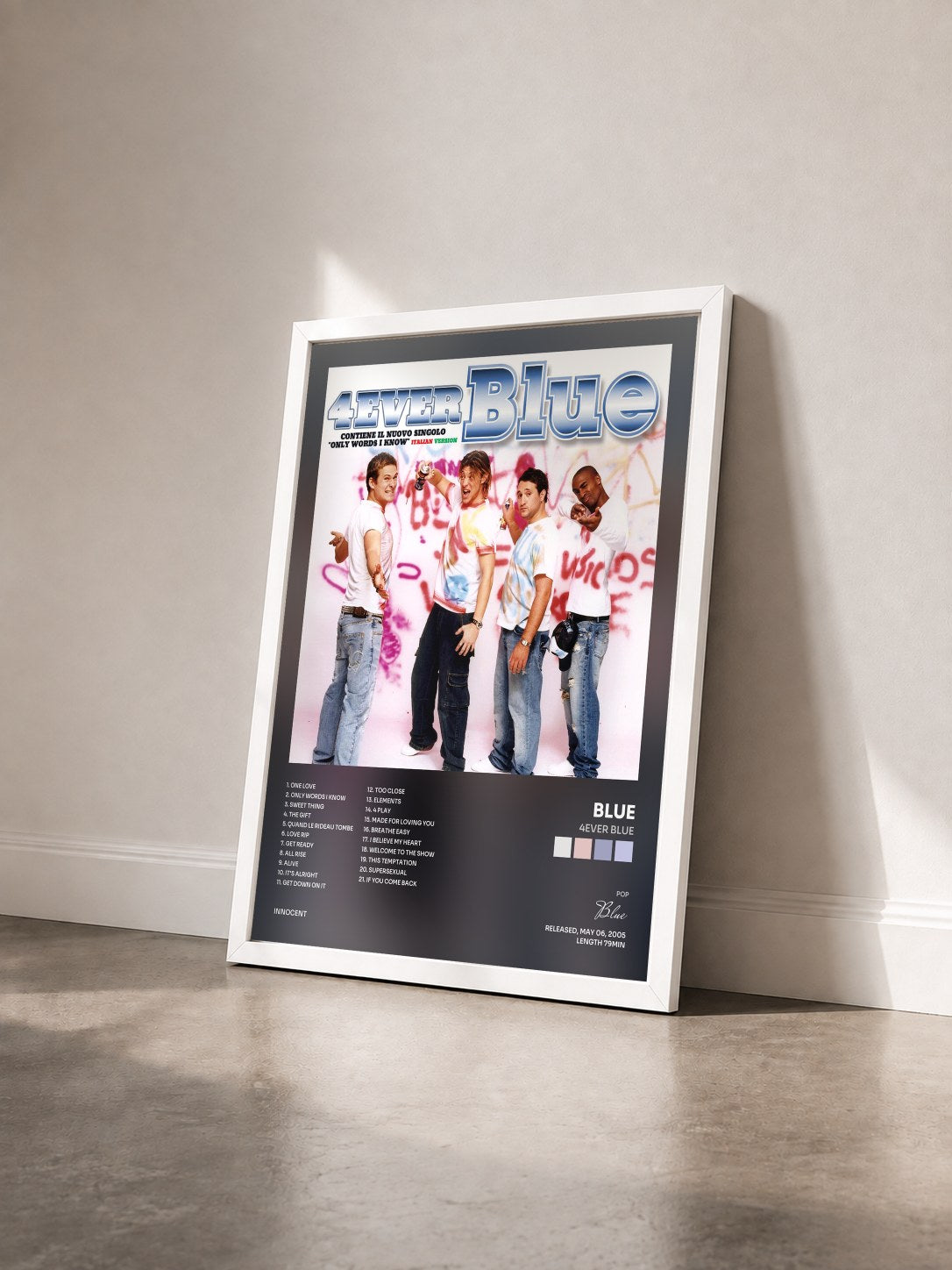 #blanc Tableau de l'album 4ever Blue de Blue vu de trois quarts, cadre blanc