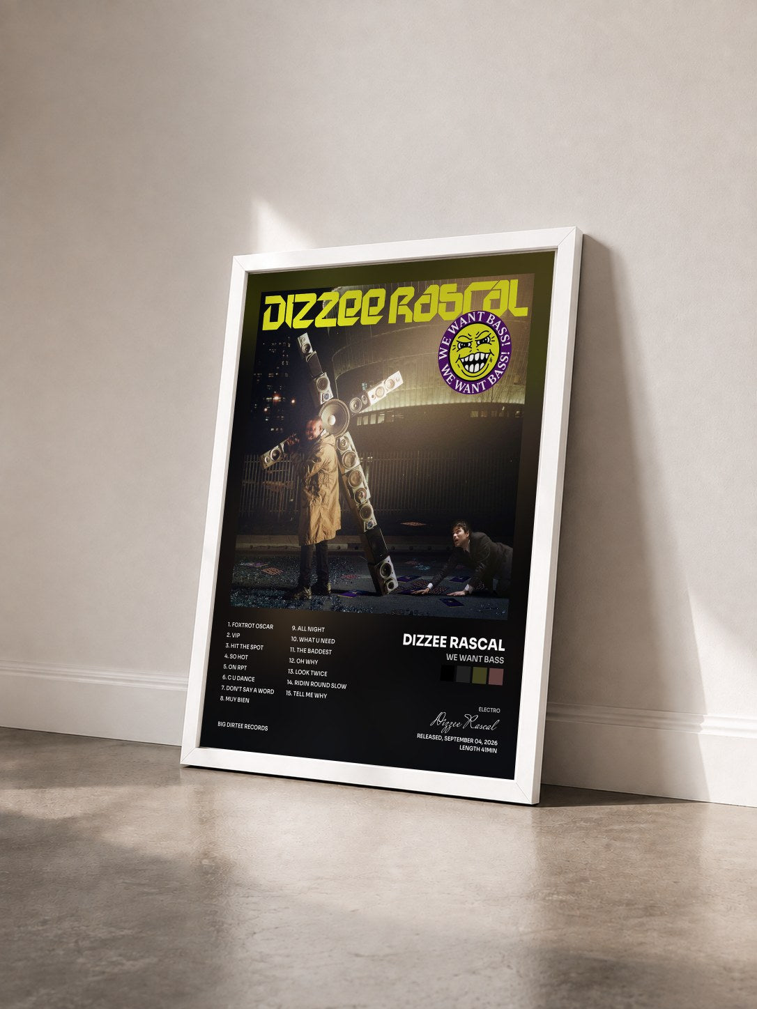 #blanc Tableau de l'album We Want Bass de Dizzee Rascal vu de trois quarts, cadre blanc