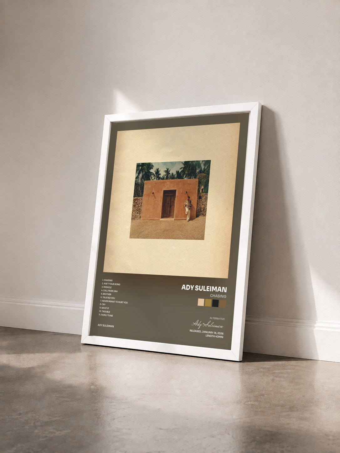 #blanc Tableau de l'album Chasing de Ady Suleiman vu de trois quarts, cadre blanc