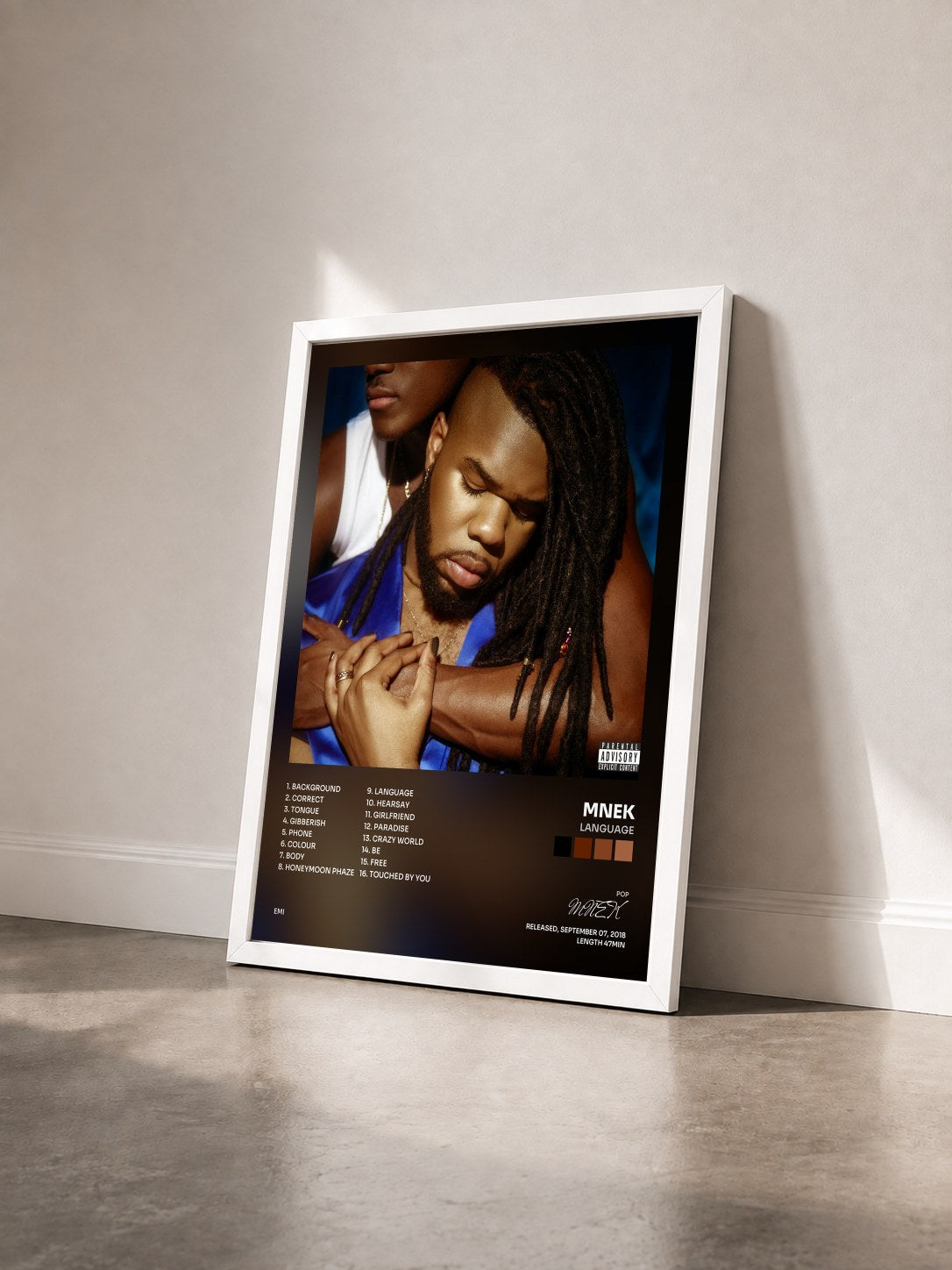 #blanc Tableau de l'album Language de MNEK vu de trois quarts, cadre blanc