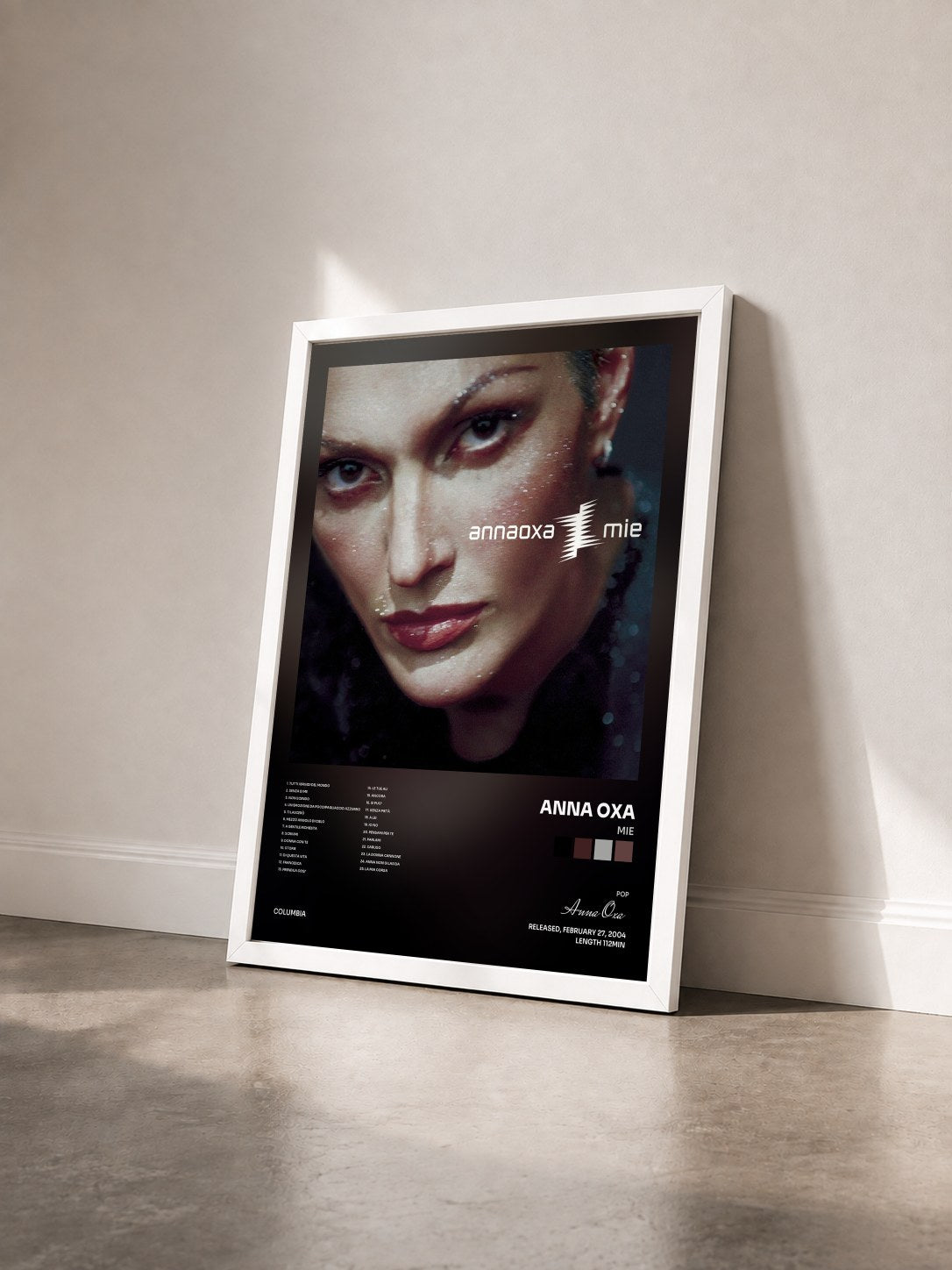 #blanc Tableau de l'album Mie de Anna Oxa vu de trois quarts, cadre blanc
