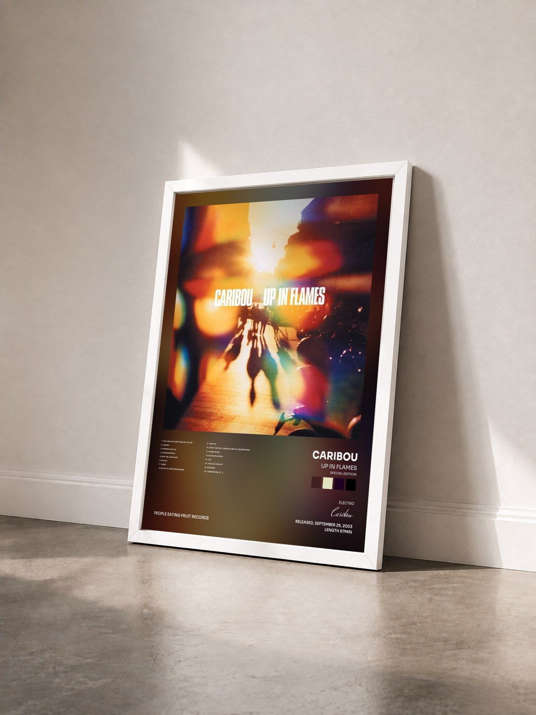 #blanc Tableau de l'album Up In Flames (Special Edition) de Caribou vu de trois quarts, cadre blanc