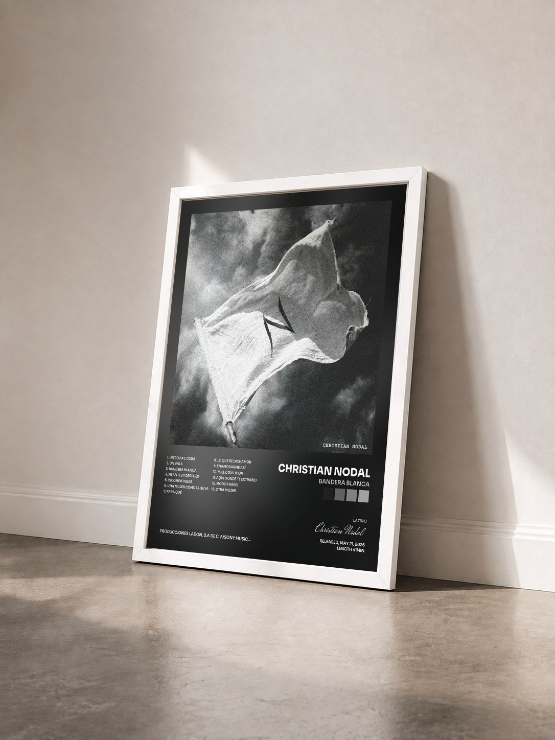 #blanc Tableau de l'album Bandera Blanca de Christian Nodal vu de trois quarts, cadre blanc