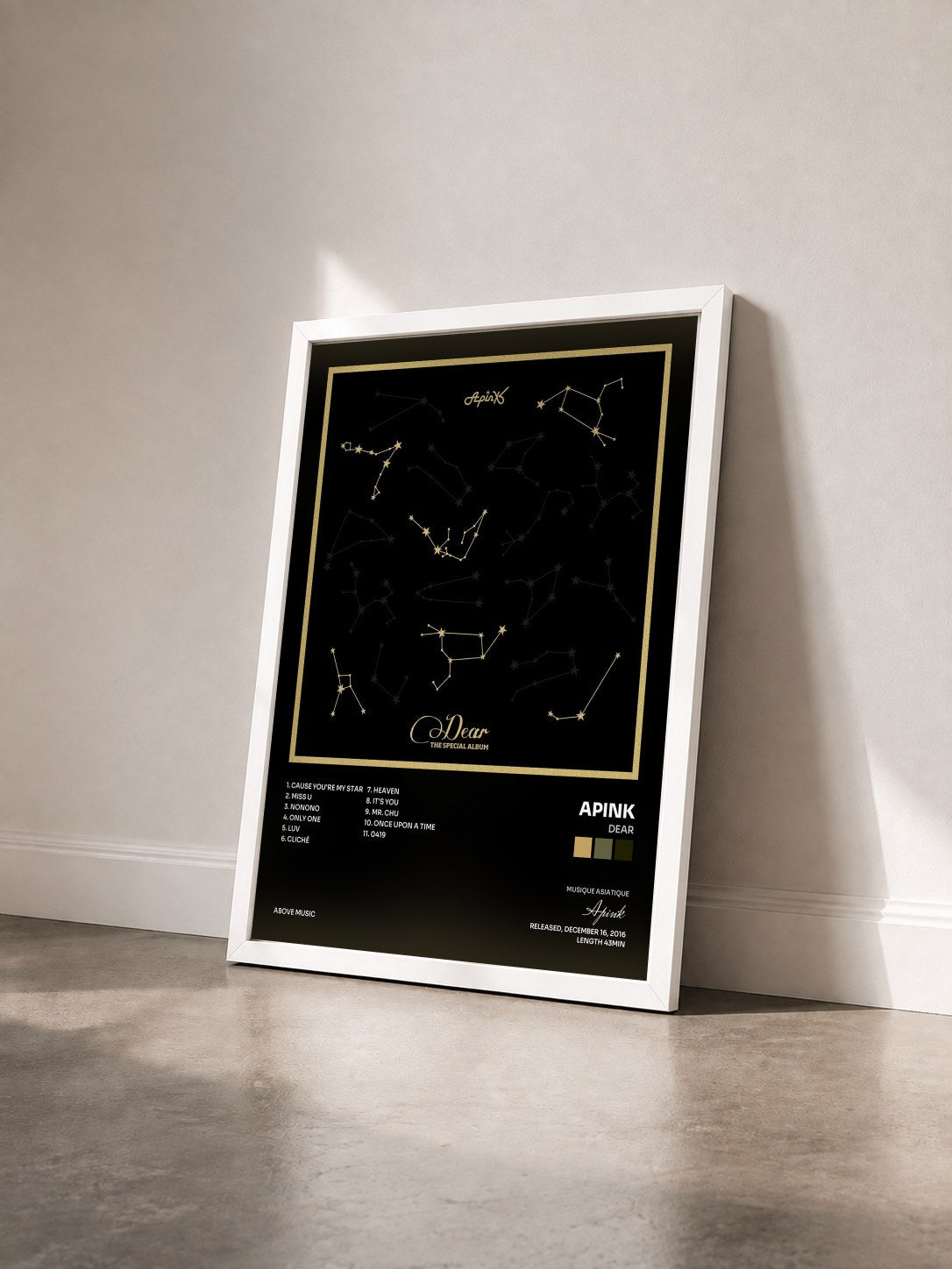 #blanc Tableau de l'album Dear de Apink vu de trois quarts, cadre blanc