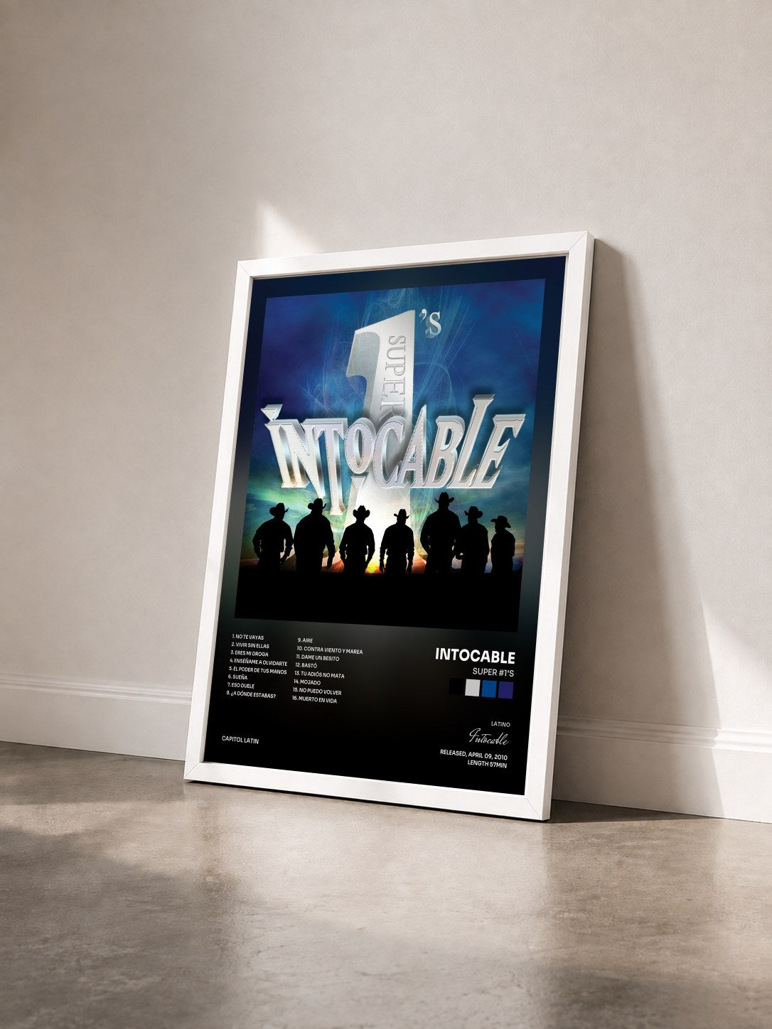 #blanc Tableau de l'album Super #1's de Intocable vu de trois quarts, cadre blanc