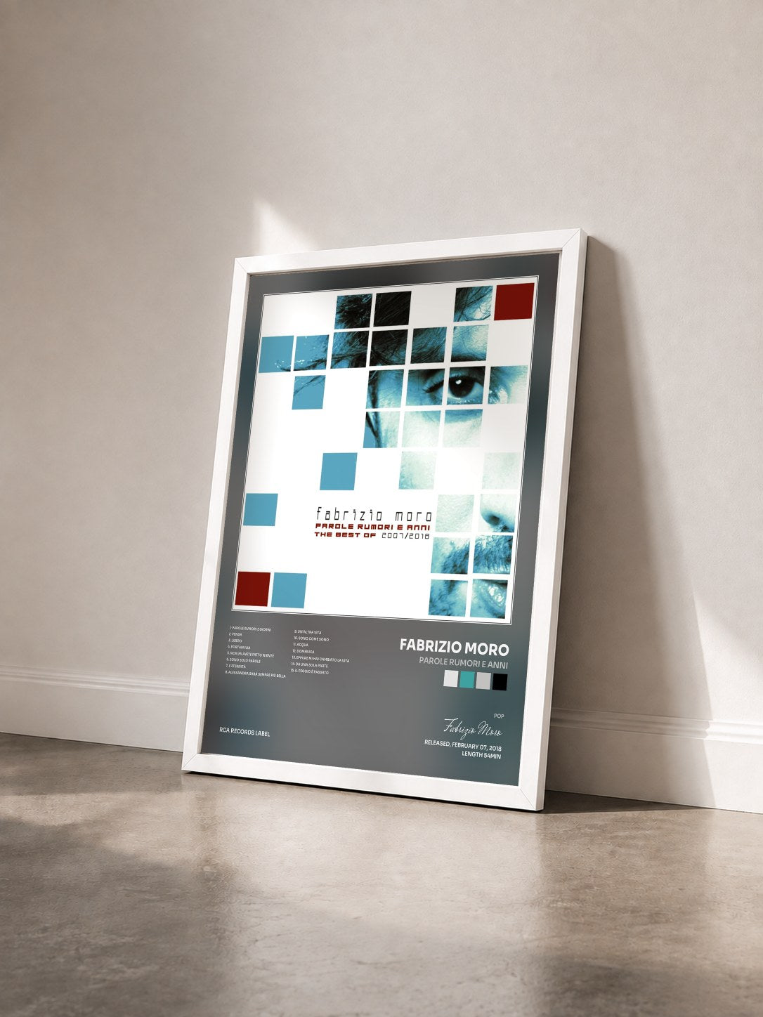#blanc Tableau de l'album Parole rumori e anni de Fabrizio Moro vu de trois quarts, cadre blanc