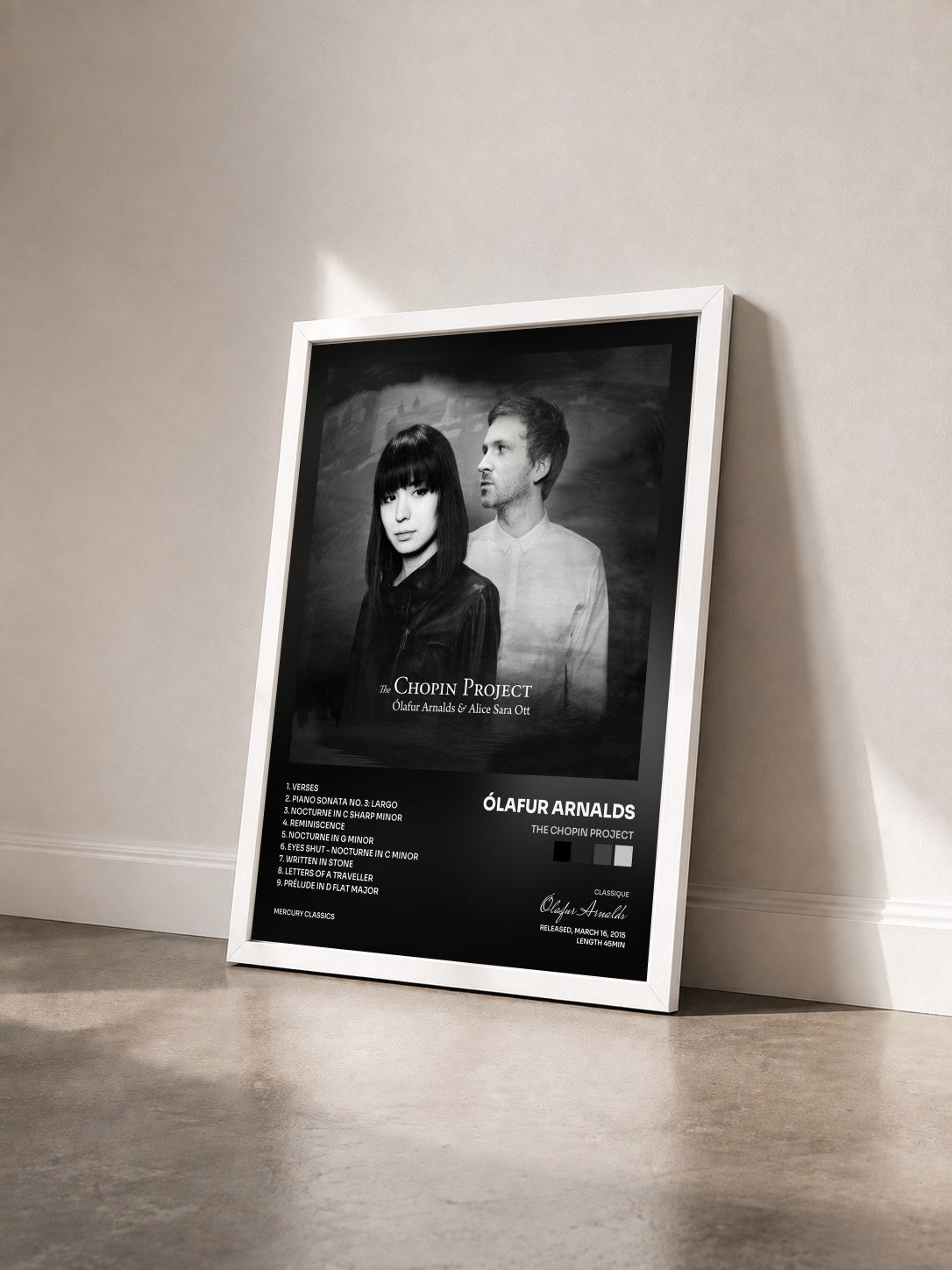 #blanc Tableau de l'album The Chopin Project de Ólafur Arnalds vu de trois quarts, cadre blanc