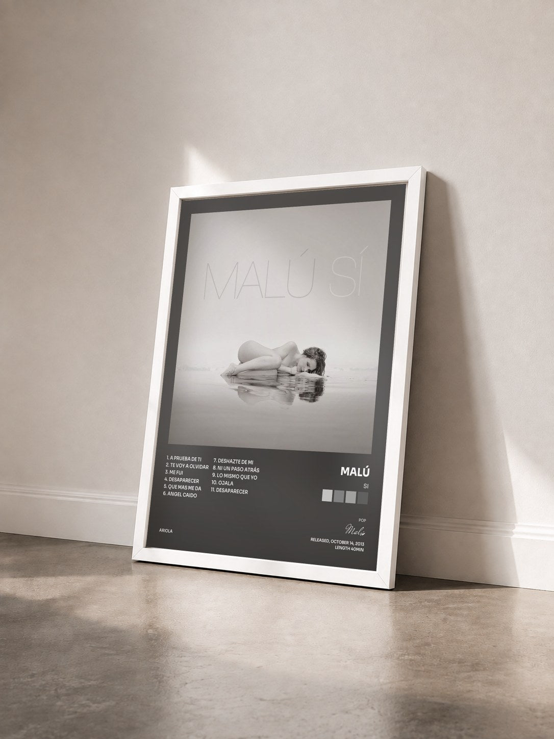 #blanc Tableau de l'album Si de Malú vu de trois quarts, cadre blanc