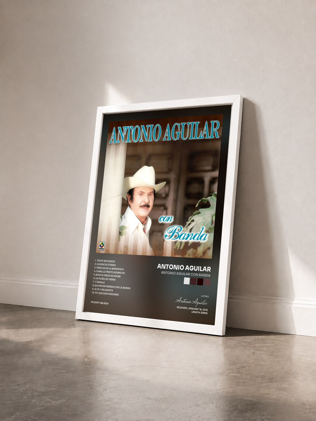 #blanc Tableau de l'album Antonio Aguilar Con Banda de Antonio Aguilar vu de trois quarts, cadre blanc