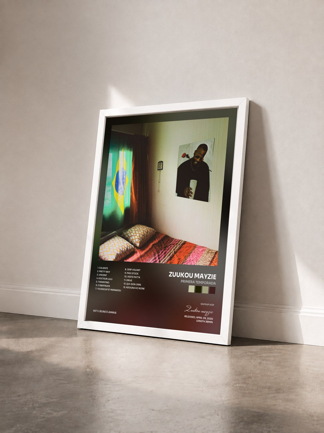 #blanc Tableau de l'album Primera Temporada de Zuukou mayzie vu de trois quarts, cadre blanc