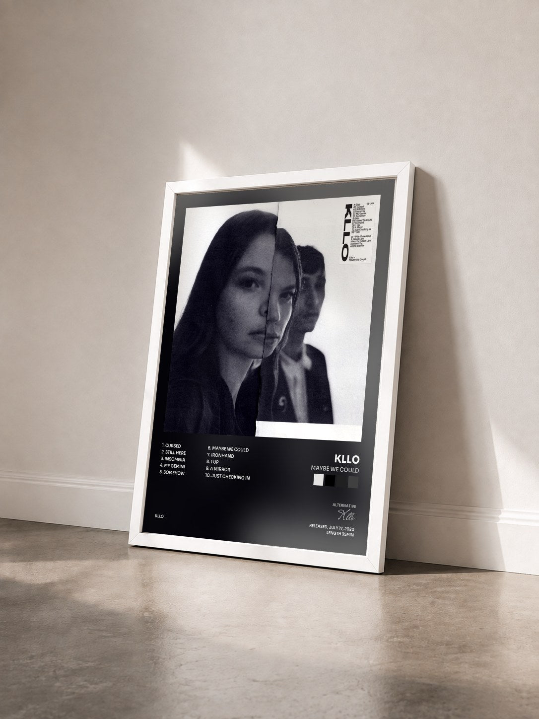 #blanc Tableau de l'album Maybe We Could de Kllo vu de trois quarts, cadre blanc