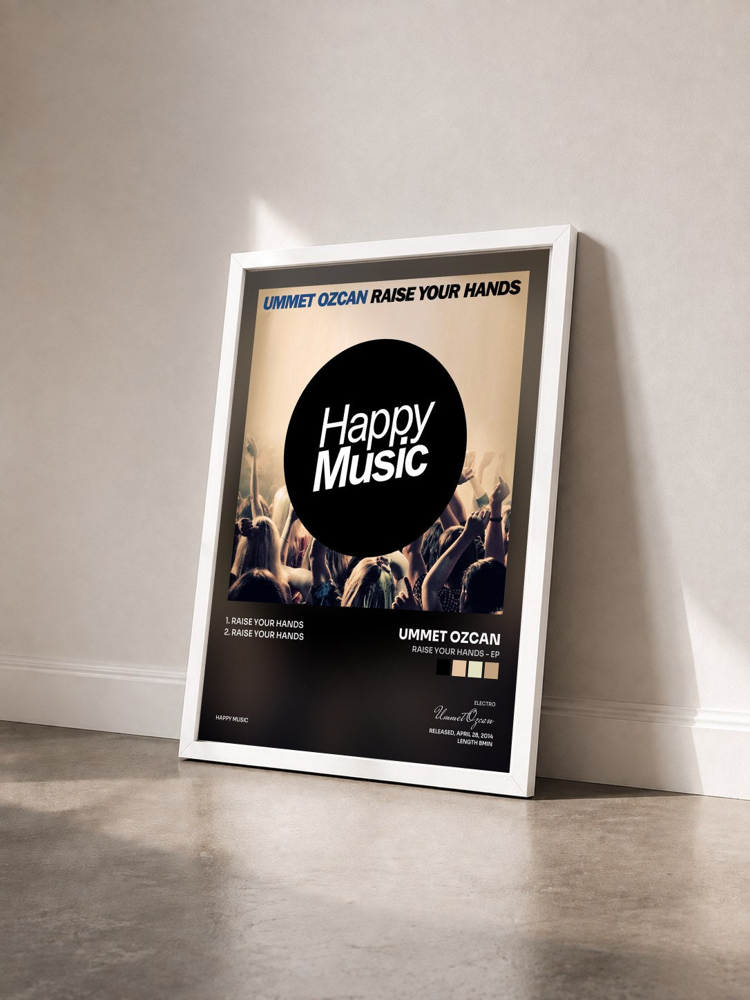 #blanc Tableau de l'album Raise Your Hands - EP de Ummet Ozcan vu de trois quarts, cadre blanc