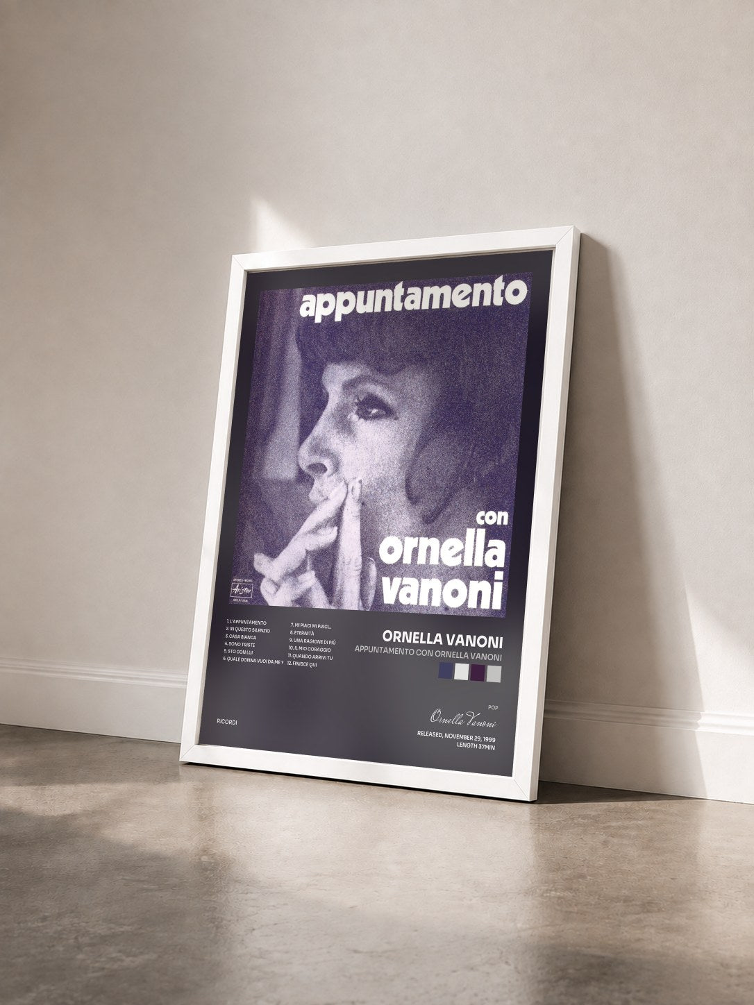 #blanc Tableau de l'album Appuntamento Con Ornella Vanoni de Ornella Vanoni vu de trois quarts, cadre blanc
