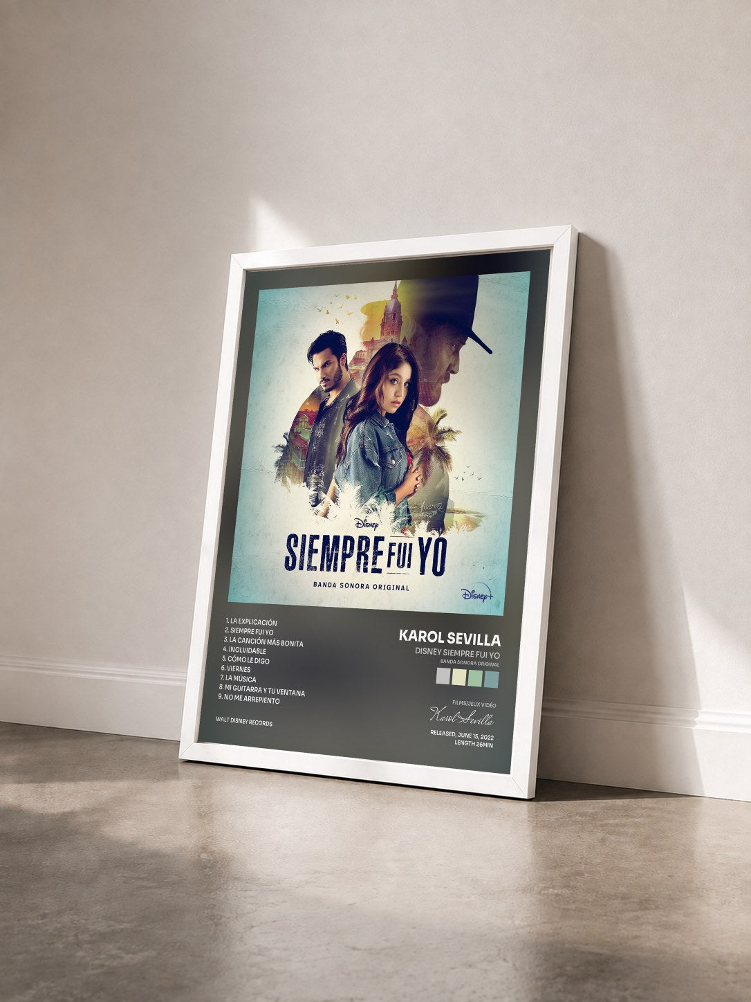 #blanc Tableau de l'album Disney Siempre Fui Yo (Banda Sonora Original) de Karol Sevilla vu de trois quarts, cadre blanc