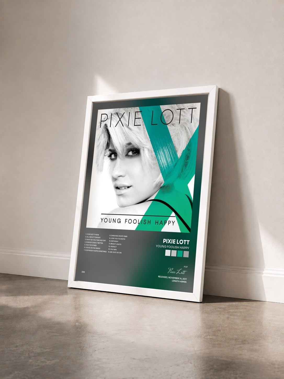 #blanc Tableau de l'album Young Foolish Happy de Pixie Lott vu de trois quarts, cadre blanc