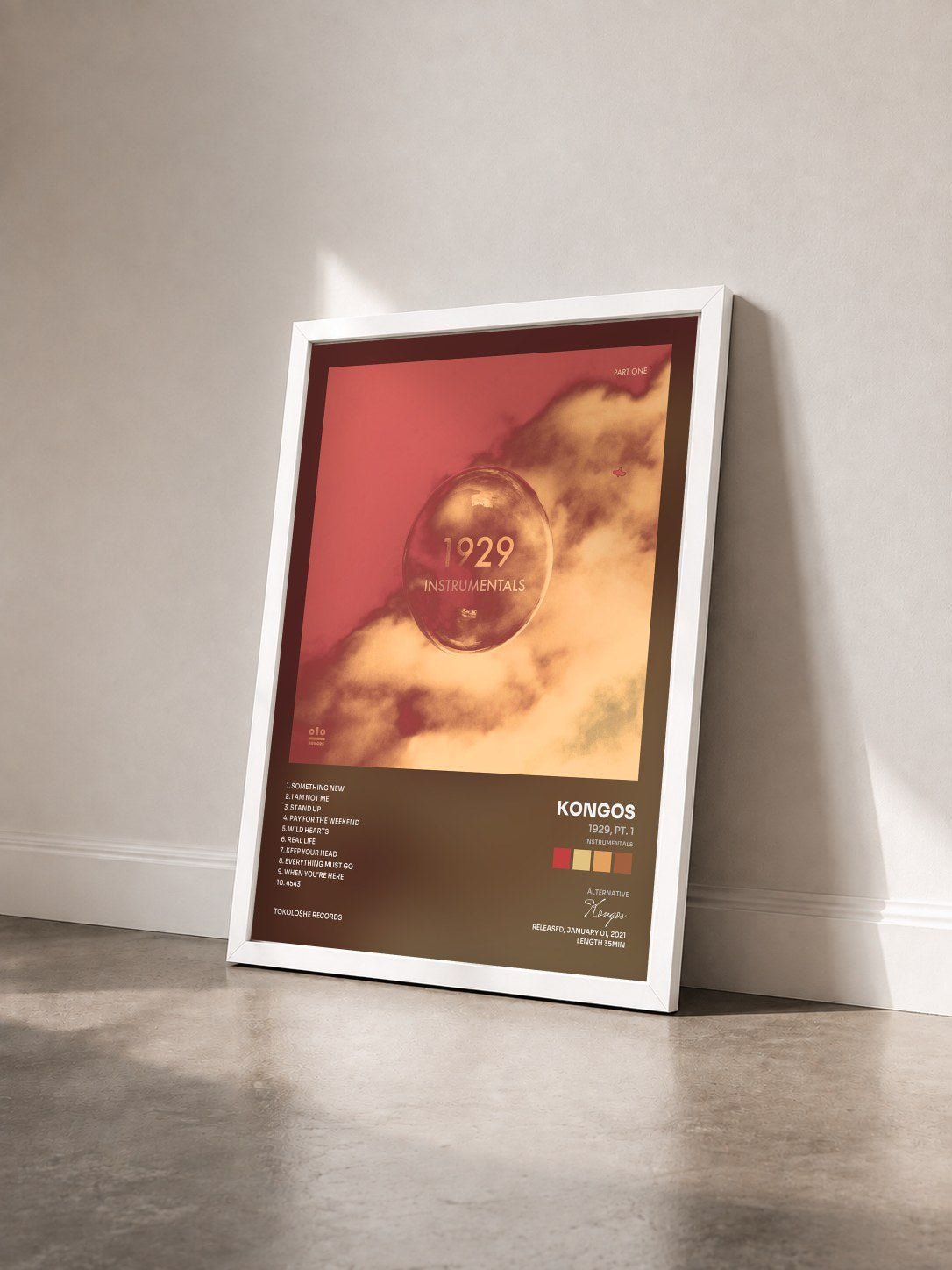 #blanc Tableau de l'album 1929, Pt. 1 (Instrumentals) de Kongos vu de trois quarts, cadre blanc