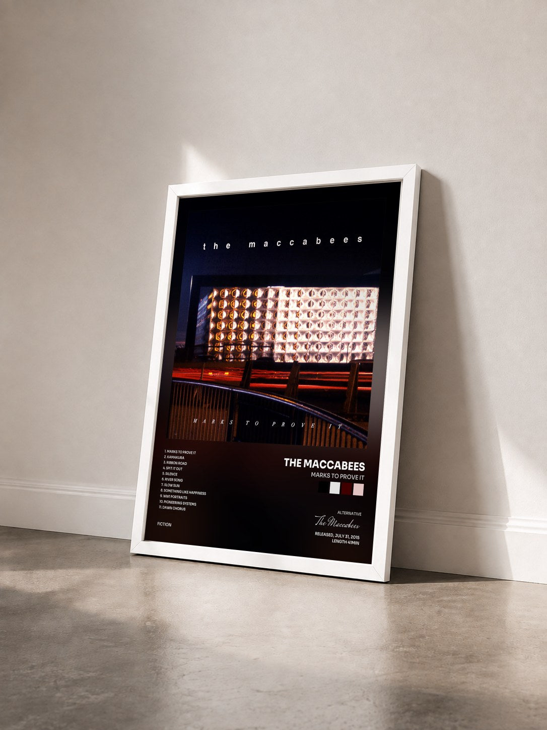 #blanc Tableau de l'album Marks To Prove It de The Maccabees vu de trois quarts, cadre blanc