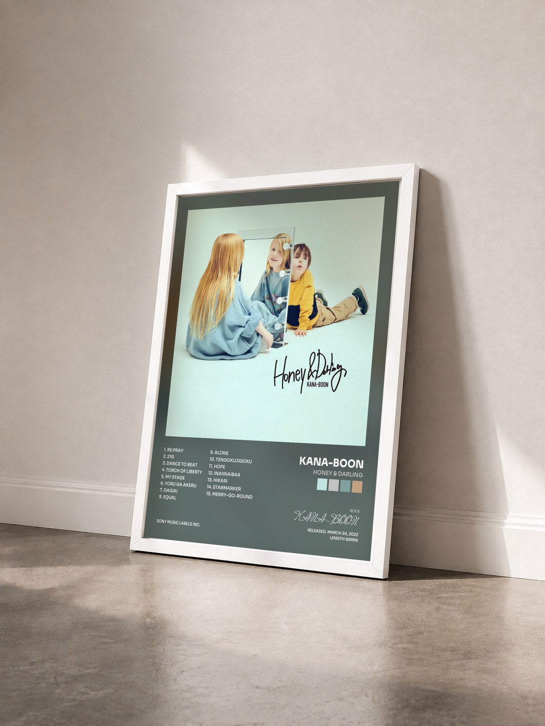 #blanc Tableau de l'album Honey & Darling de KANA-BOON vu de trois quarts, cadre blanc