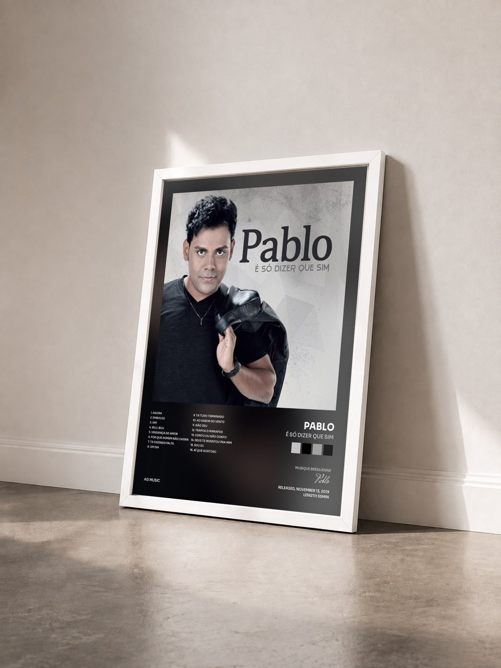 #blanc Tableau de l'album É Só Dizer Que Sim de Pablo vu de trois quarts, cadre blanc