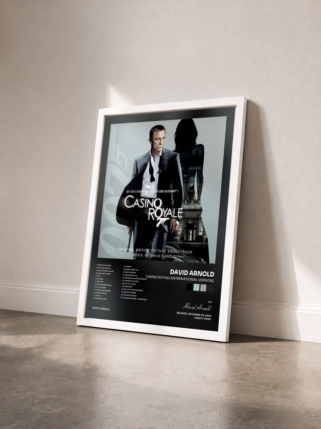 #blanc Tableau de l'album Casino Royale [International Version] de David Arnold vu de trois quarts, cadre blanc