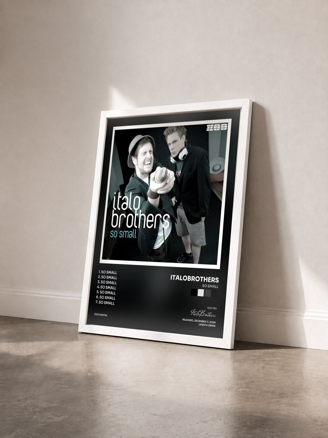 #blanc Tableau de l'album So Small de ItaloBrothers vu de trois quarts, cadre blanc