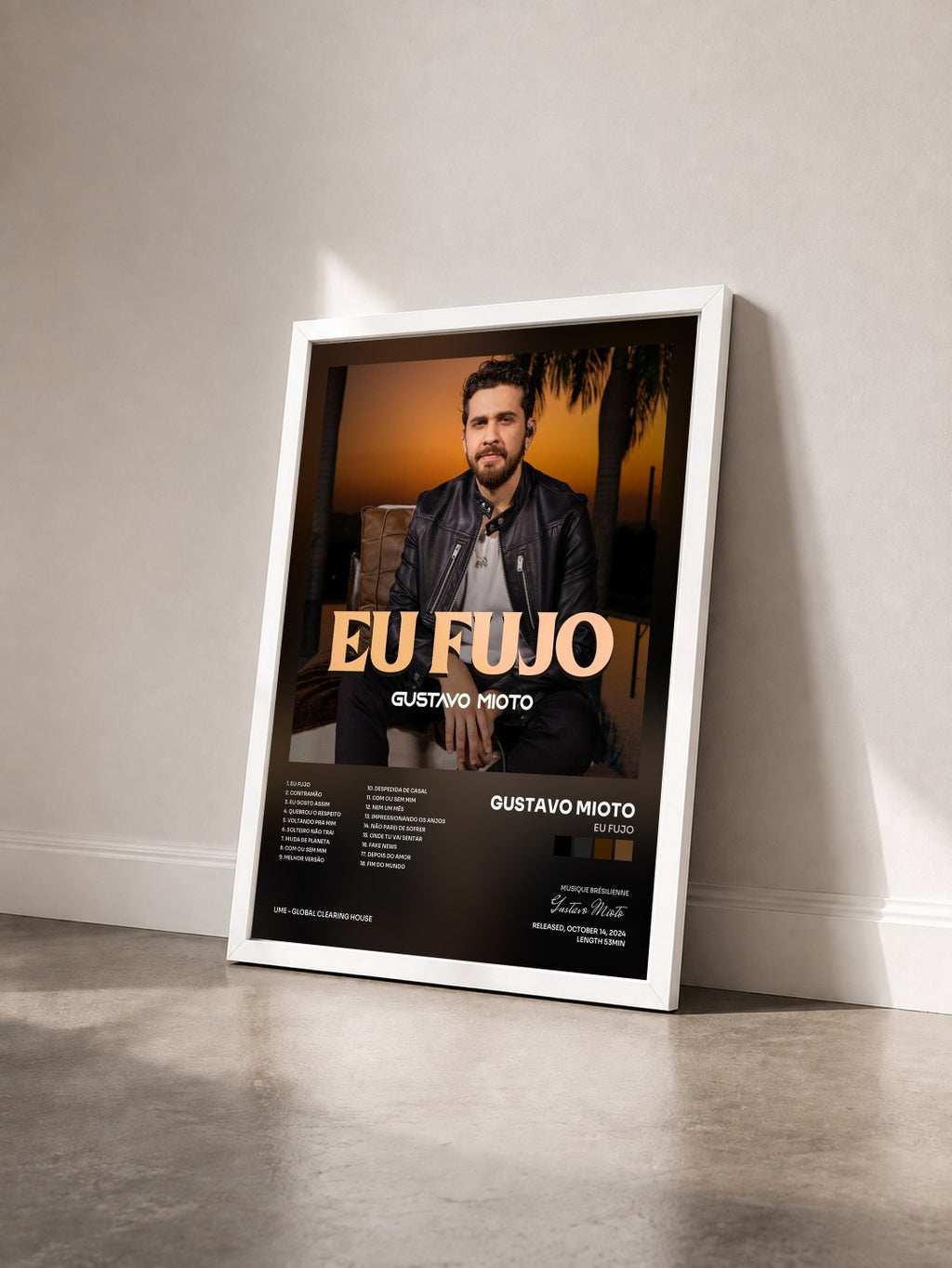 #blanc Tableau de l'album Eu Fujo de Gustavo Mioto vu de trois quarts, cadre blanc