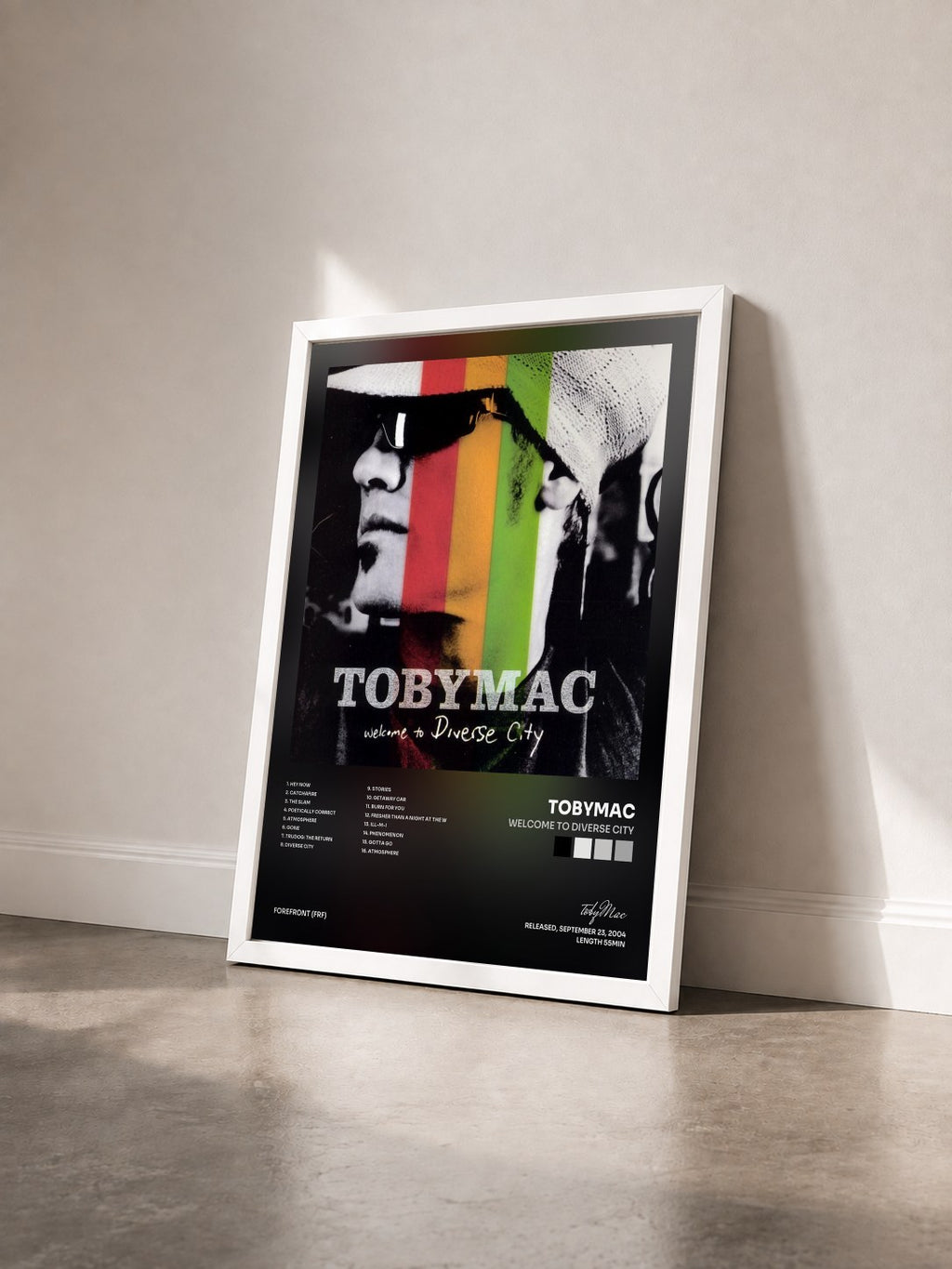 #blanc Welcome To Diverse City de tobyMac en lámina enmarcada vista de tres cuartos, marco blanco