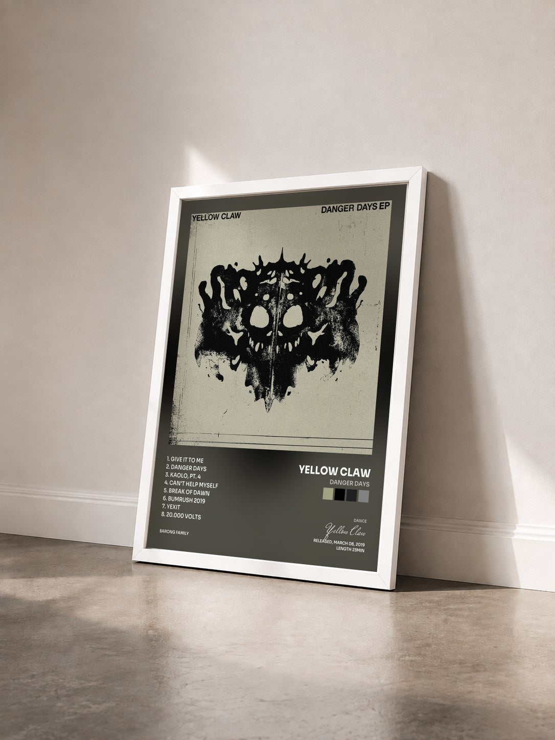 #blanc Tableau de l'album Danger Days de Yellow Claw vu de trois quarts, cadre blanc