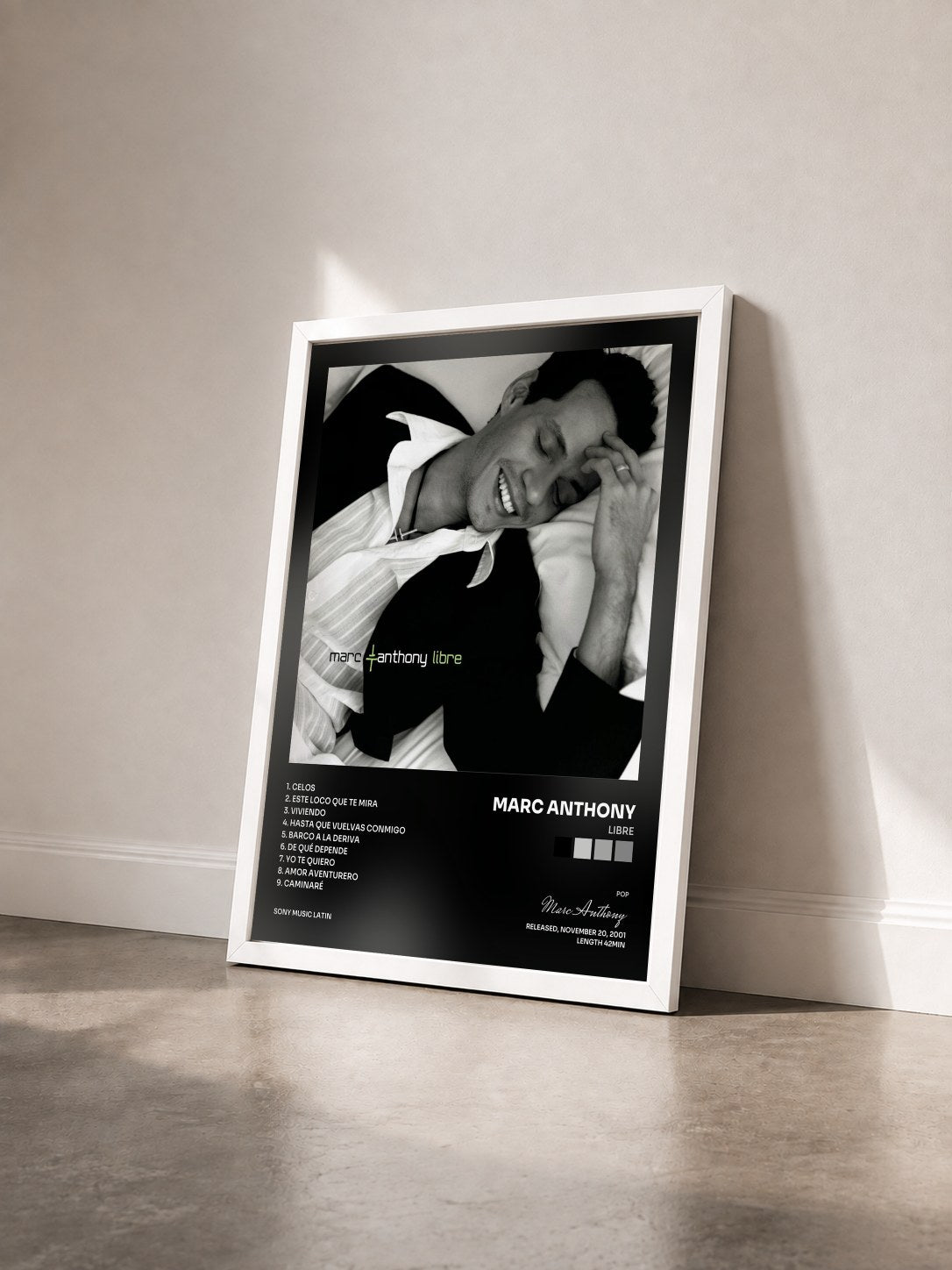 #blanc Tableau de l'album Libre de Marc Anthony vu de trois quarts, cadre blanc
