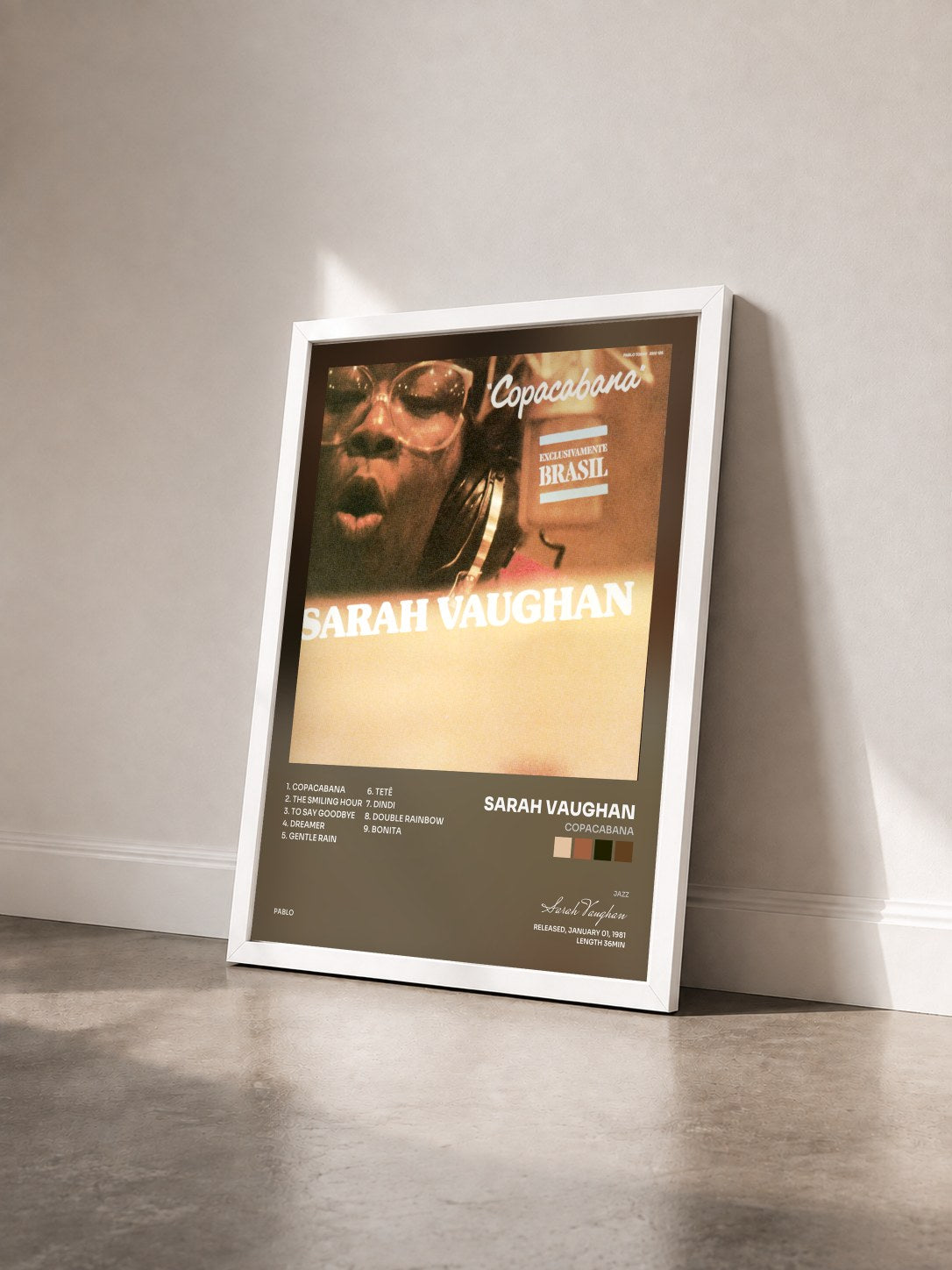 #blanc Tableau de l'album Copacabana de Sarah Vaughan vu de trois quarts, cadre blanc