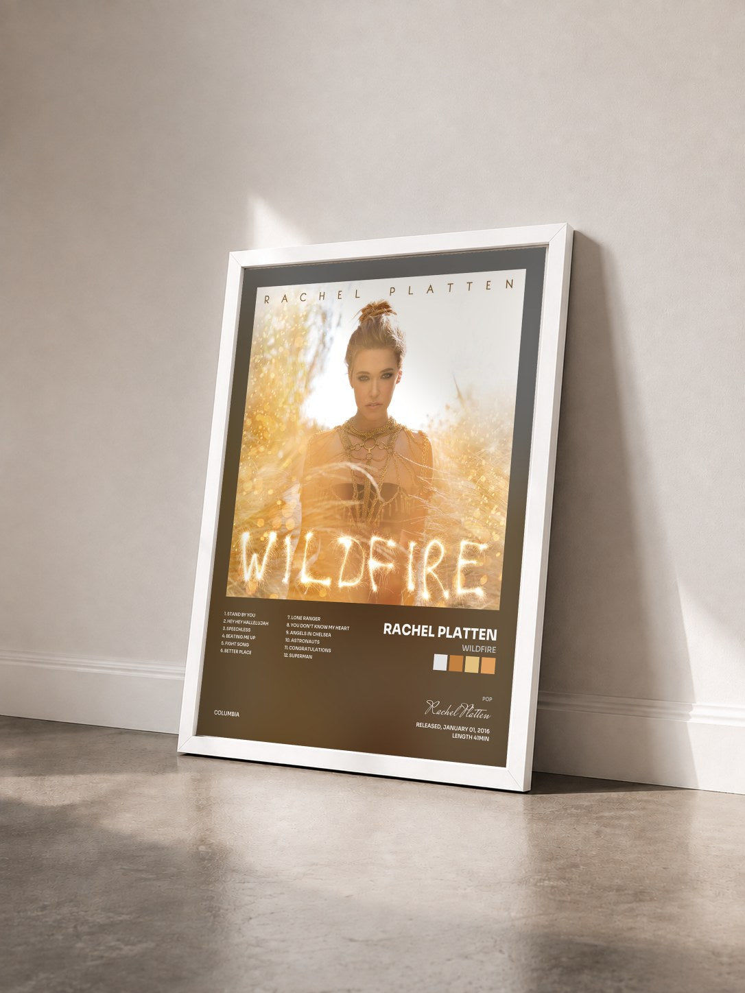 #blanc Tableau de l'album Wildfire de Rachel Platten vu de trois quarts, cadre blanc
