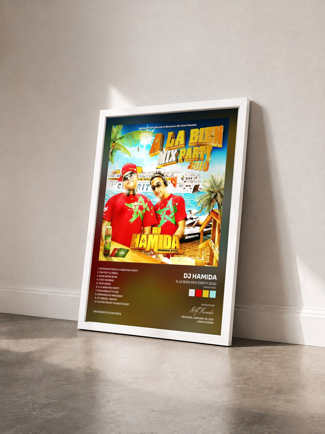 #blanc Tableau de l'album A La Bien Mix Party 2010 (Remastered) de DJ Hamida vu de trois quarts, cadre blanc