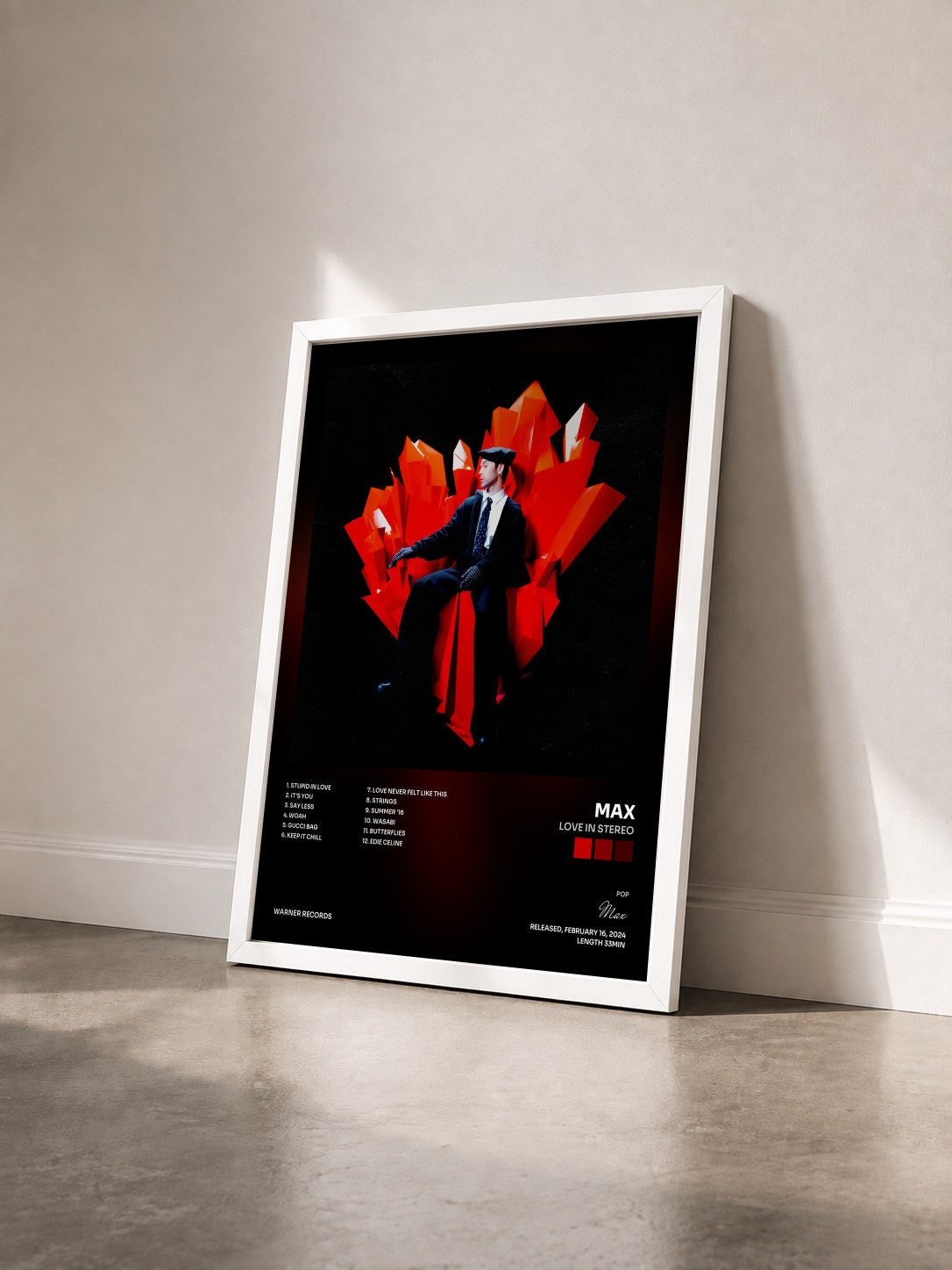 #blanc Tableau de l'album LOVE IN STEREO de Max vu de trois quarts, cadre blanc