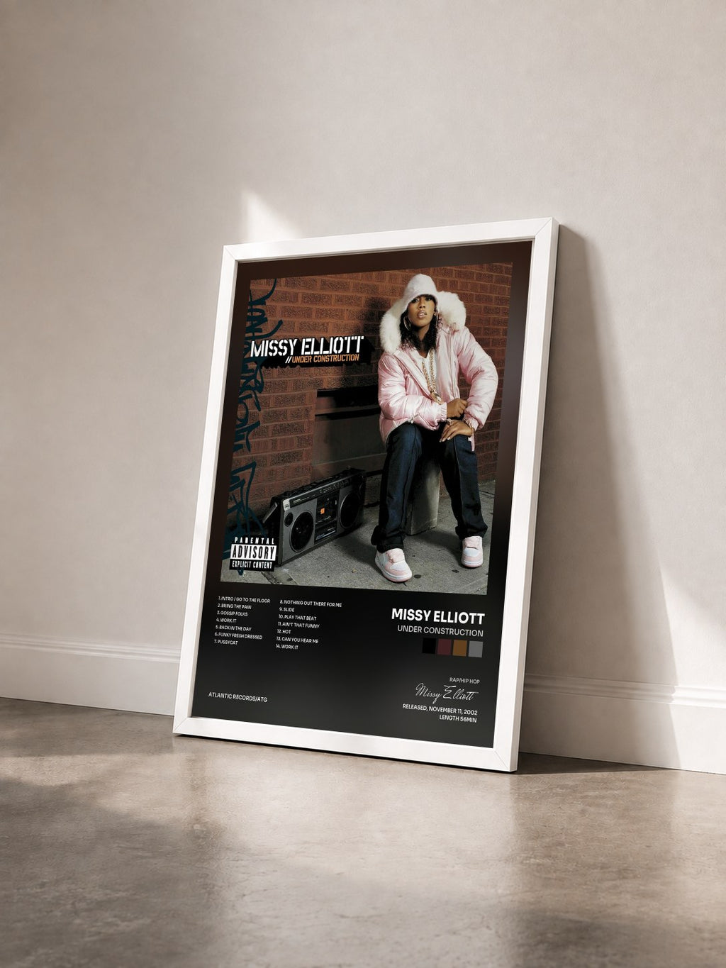 #blanc Tableau de l'album Under Construction de Missy Elliott vu de trois quarts, cadre blanc