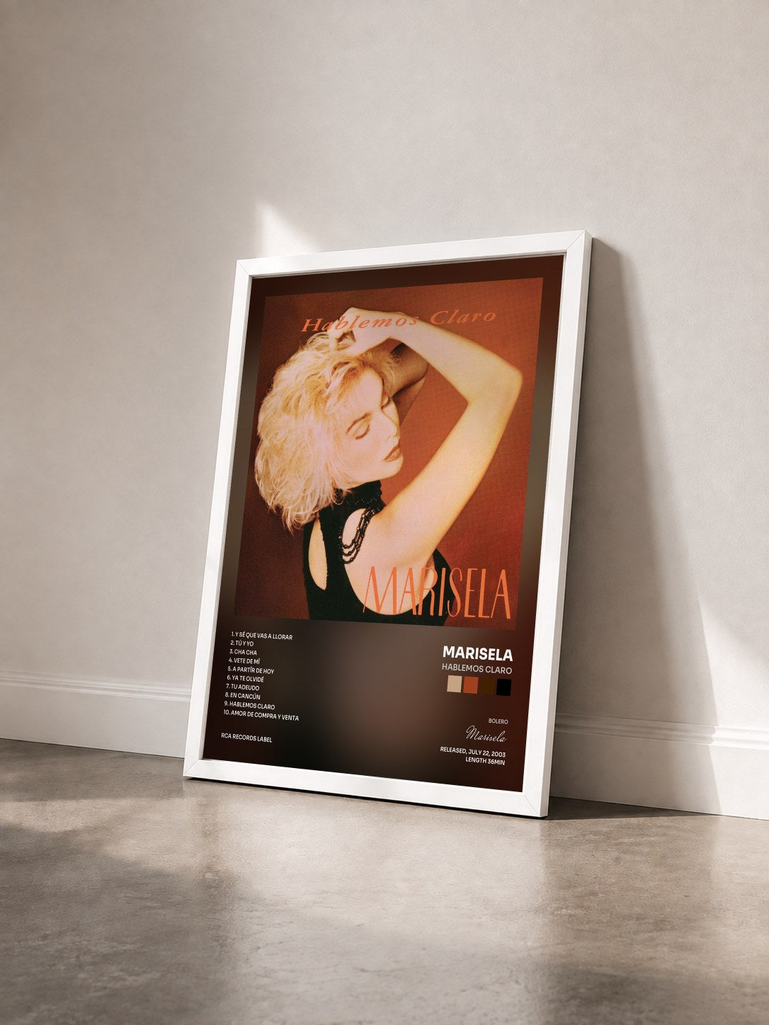 #blanc Tableau de l'album Hablemos Claro de Marisela vu de trois quarts, cadre blanc