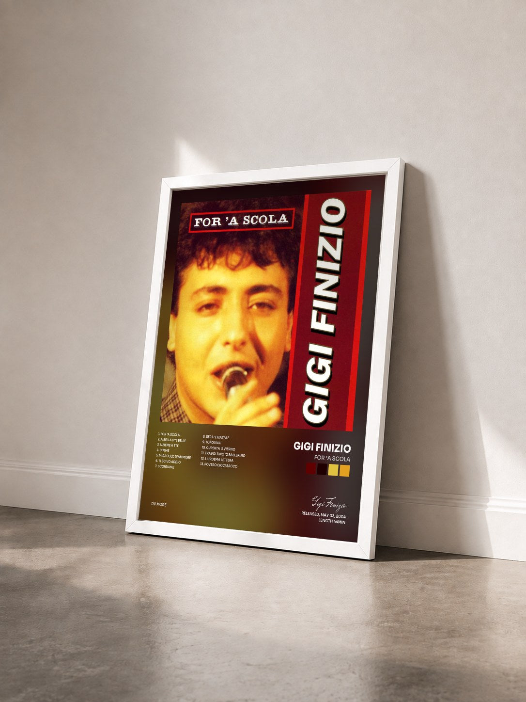 #blanc Tableau de l'album For 'a scola de Gigi Finizio vu de trois quarts, cadre blanc