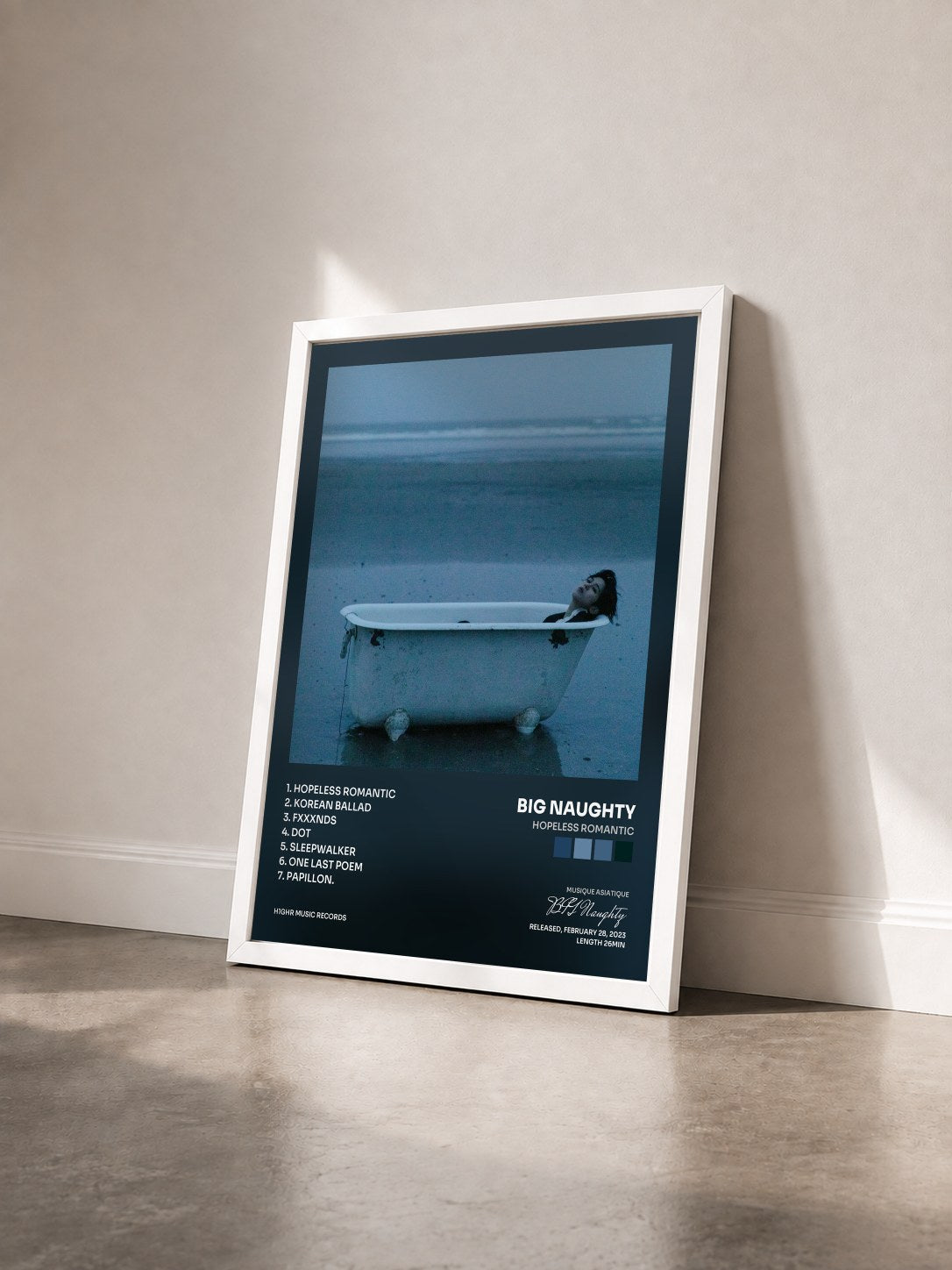 #blanc Tableau de l'album Hopeless Romantic de BIG Naughty vu de trois quarts, cadre blanc