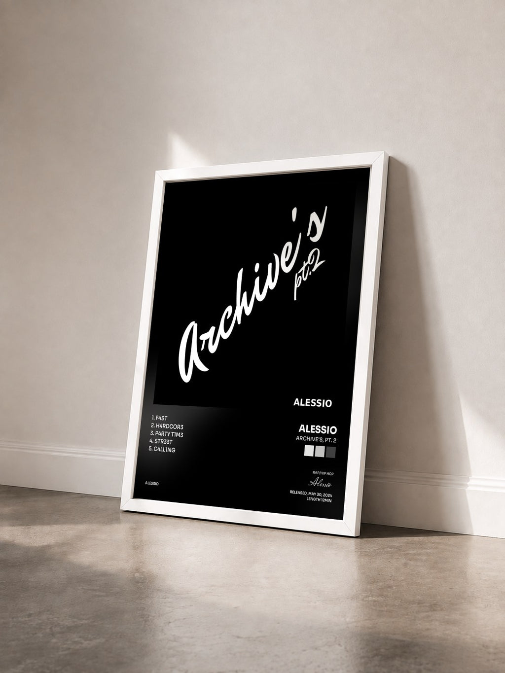 #blanc Tableau de l'album Archive's, Pt. 2 de Alessio vu de trois quarts, cadre blanc