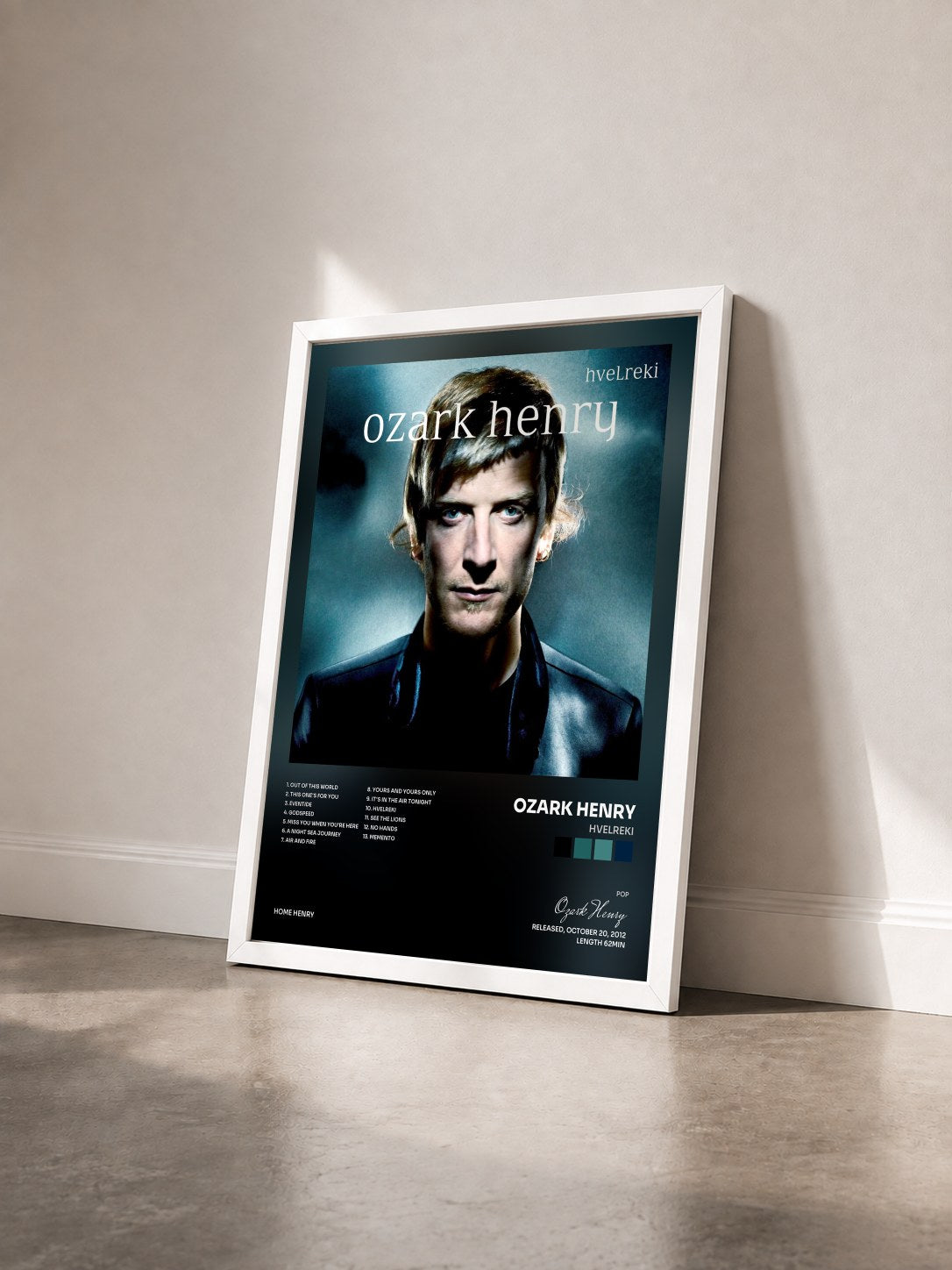 #blanc Tableau de l'album Hvelreki de Ozark Henry vu de trois quarts, cadre blanc