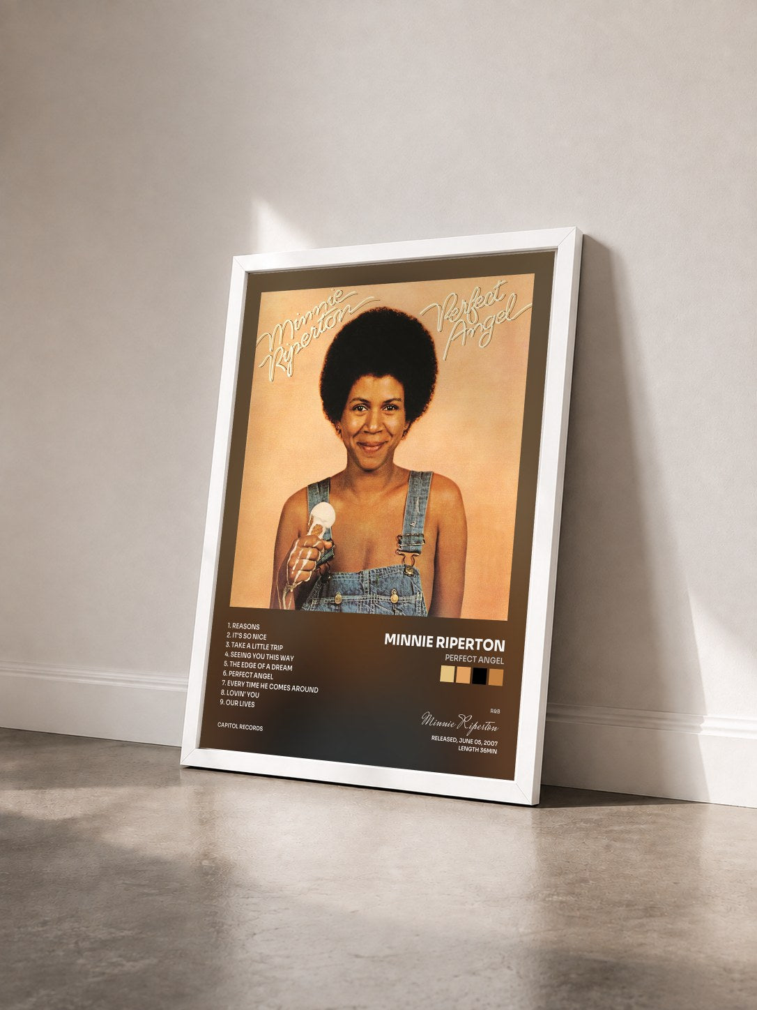 #blanc Tableau de l'album Perfect Angel de Minnie Riperton vu de trois quarts, cadre blanc