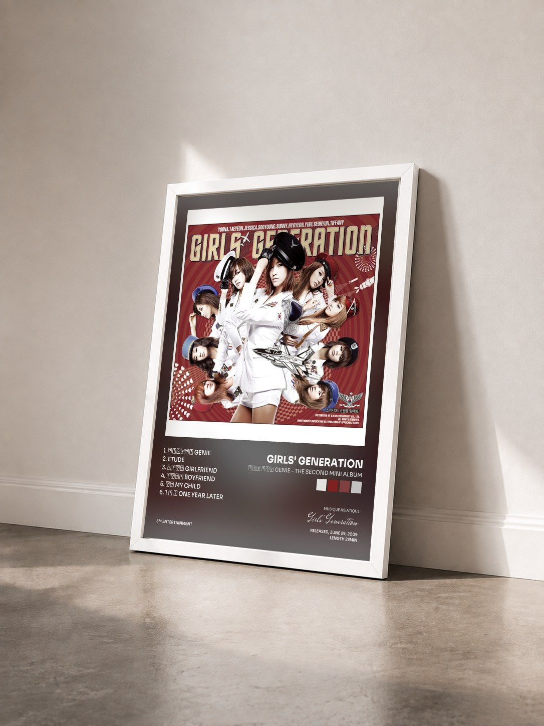#blanc Tableau de l'album 소원을 말해봐 Genie - The Second Mini Album de Girls' Generation vu de trois quarts, cadre blanc