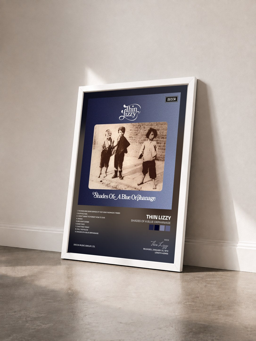 #blanc Tableau de l'album Shades Of A Blue Orphanage de Thin Lizzy vu de trois quarts, cadre blanc