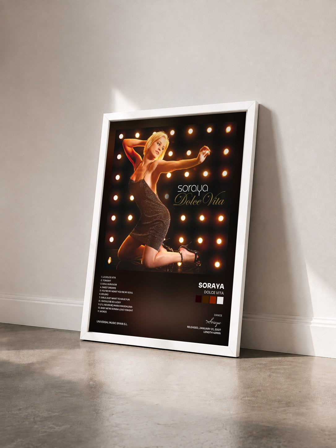 #blanc Tableau de l'album Dolce Vita de Soraya vu de trois quarts, cadre blanc
