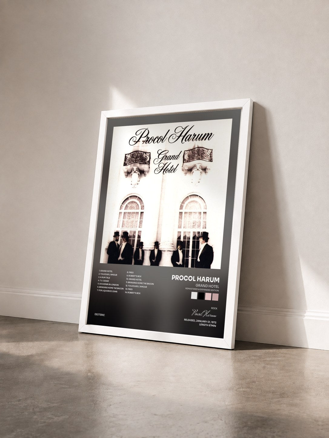 #blanc Tableau de l'album Grand Hotel (Remastered & Expanded Edition) de Procol Harum vu de trois quarts, cadre blanc