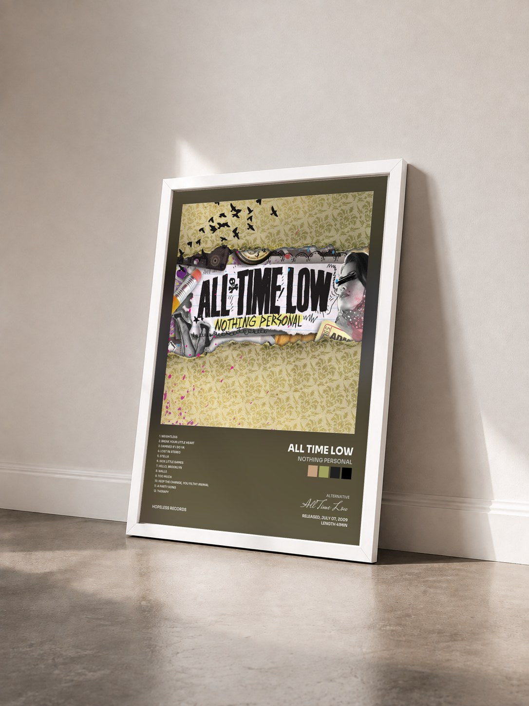 #blanc Tableau de l'album Nothing Personal de All Time Low vu de trois quarts, cadre blanc